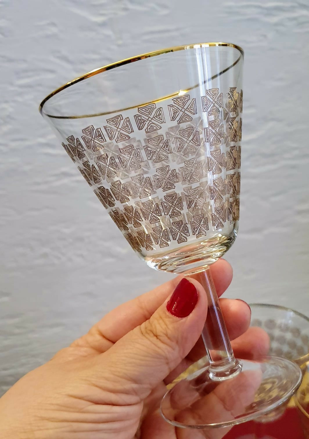 Conjunto com 5 taças vintage para vinho tinto em finíssimo cristal com lapidações geométricas trabalhadíssimas