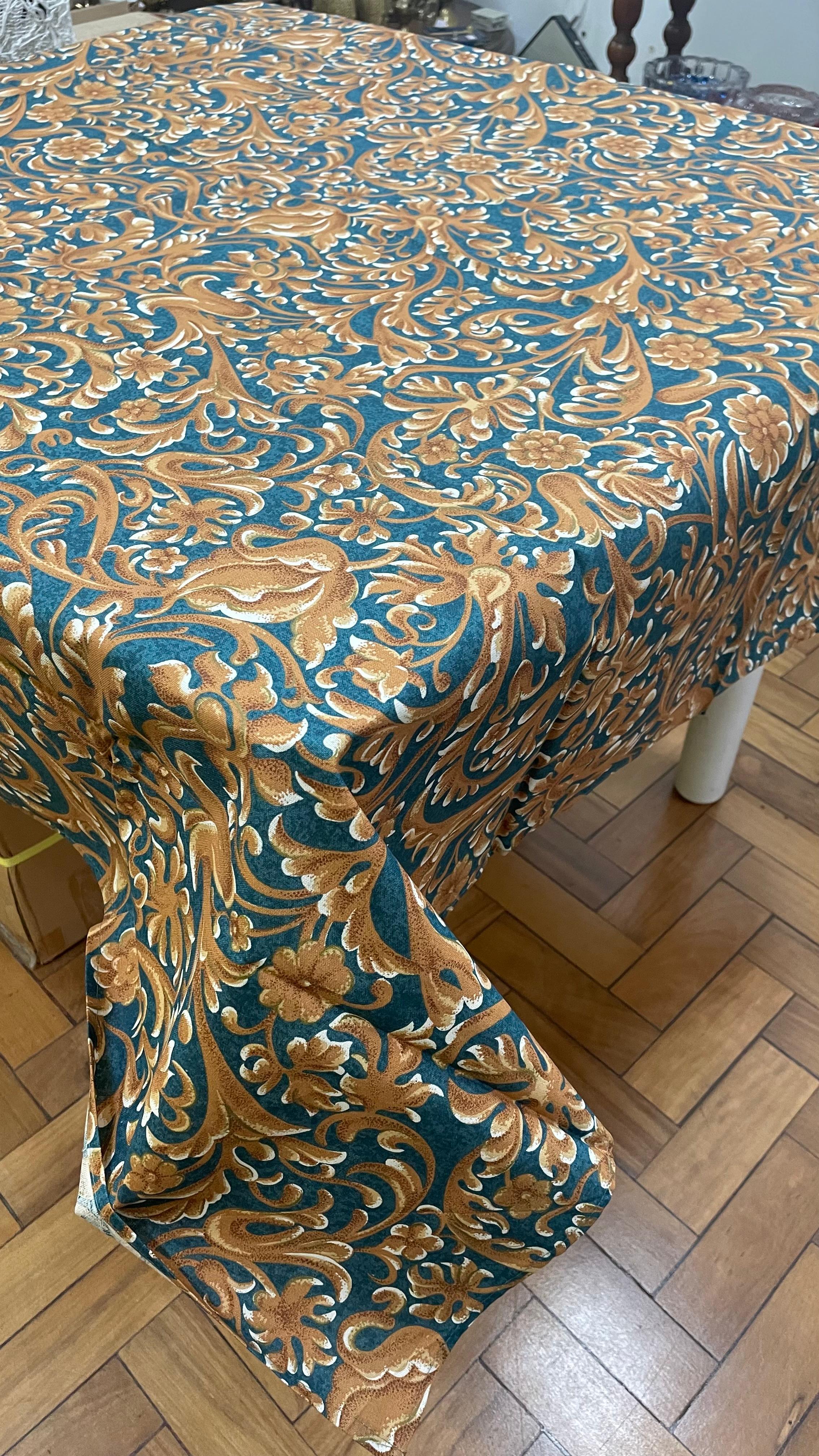 Toalha de mesa quadrada Home Design com estampa de flores e folhagens em verde e marrom 