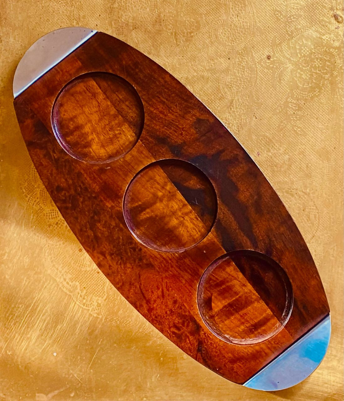 Tábua Oval Tropic Art em Imbuia com Alças em Inox DMCPS_069)