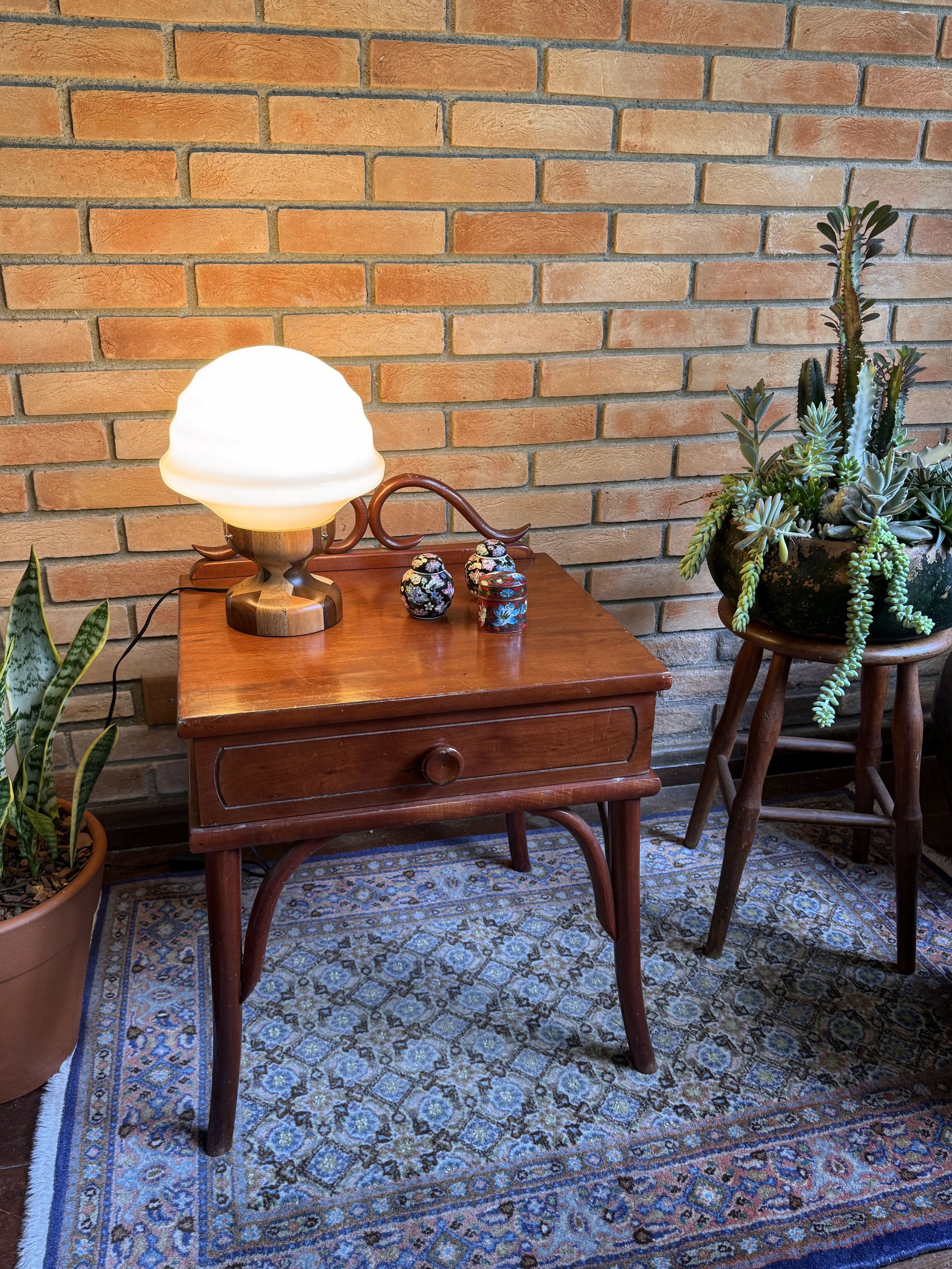 Raríssima mesinha de cabeceira SELADA Thonart Thonet