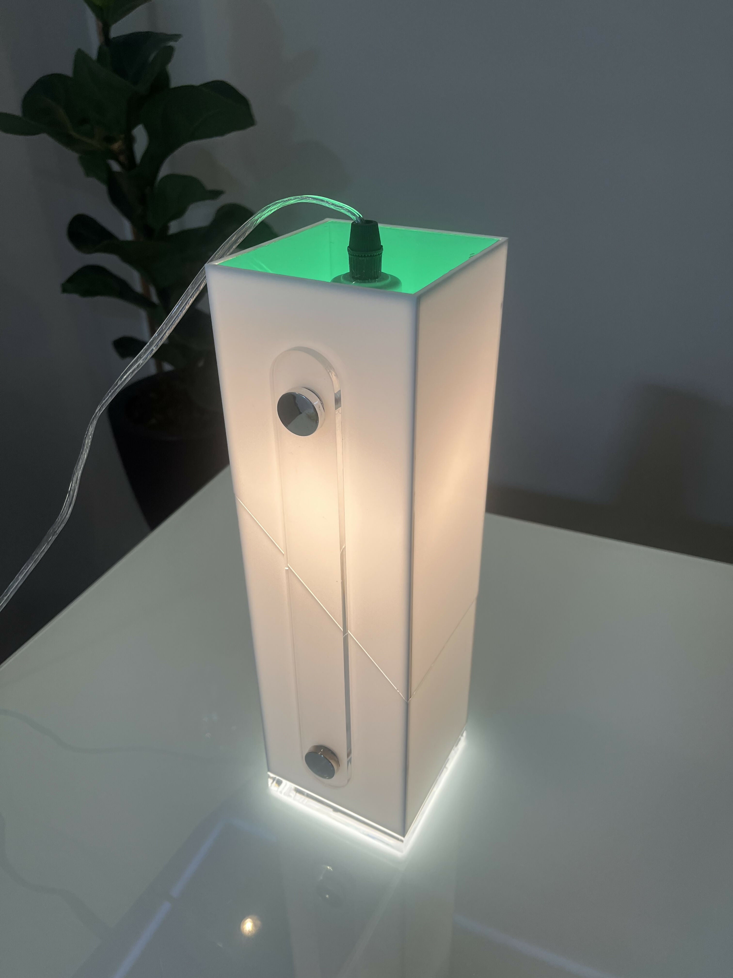 Luminária de mesa em acrílico