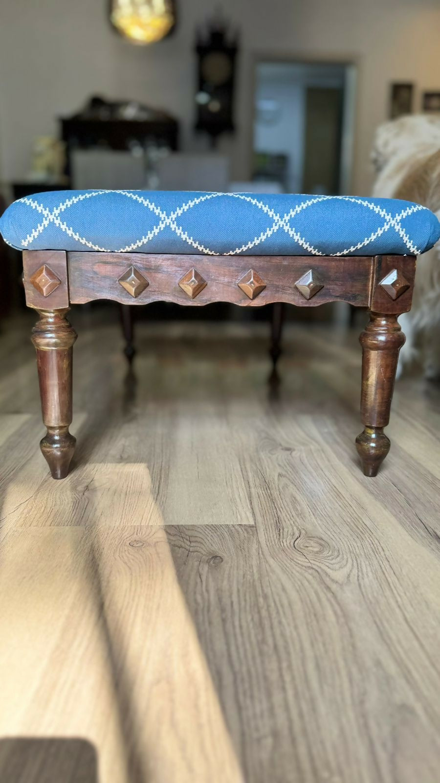 Mesa de centro / Ottoman / Banqueta / Apoio de pés em tecido jacquard azul Donatelli