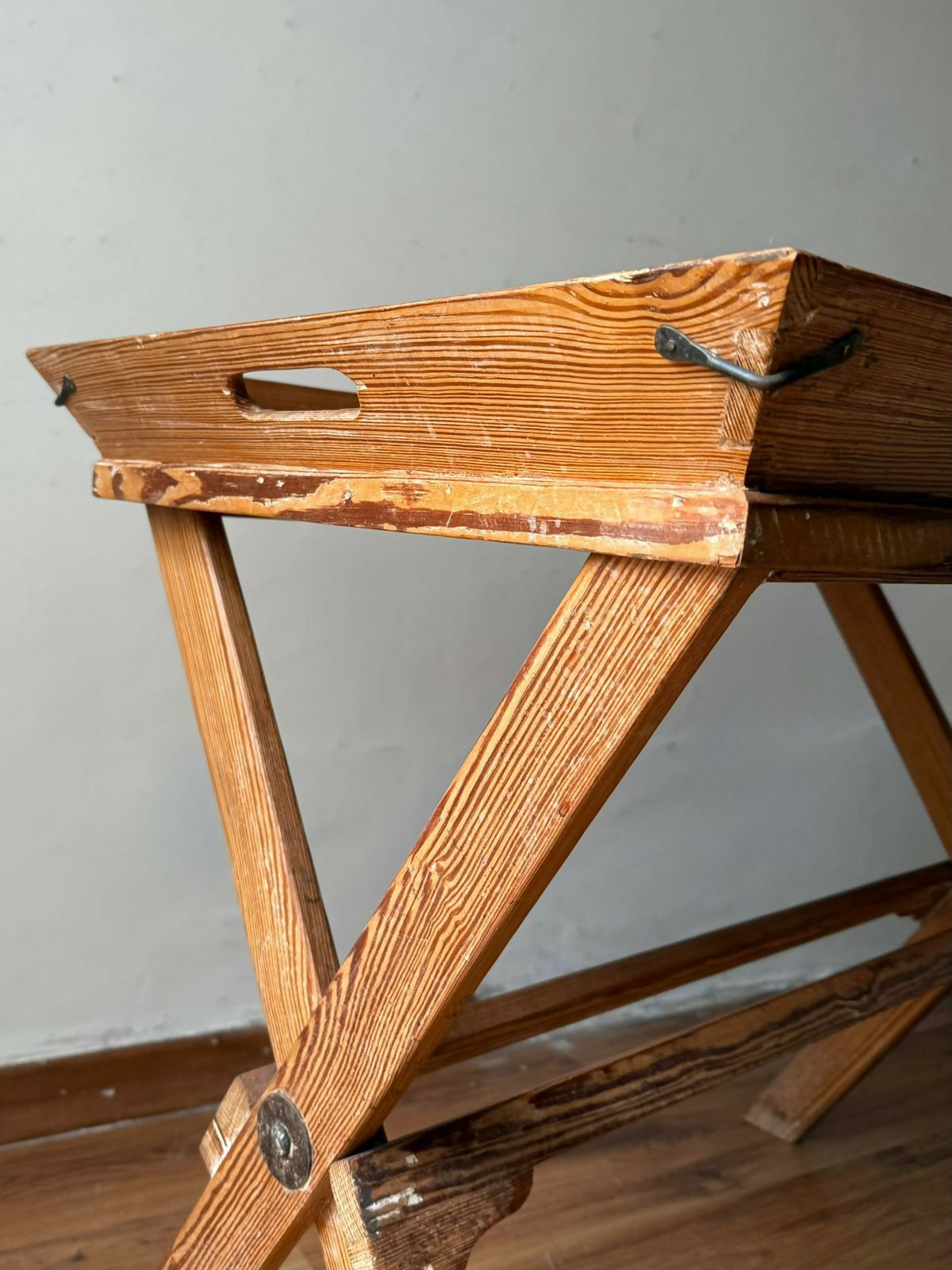 Mesa em pinho de riga, tipo cavalete