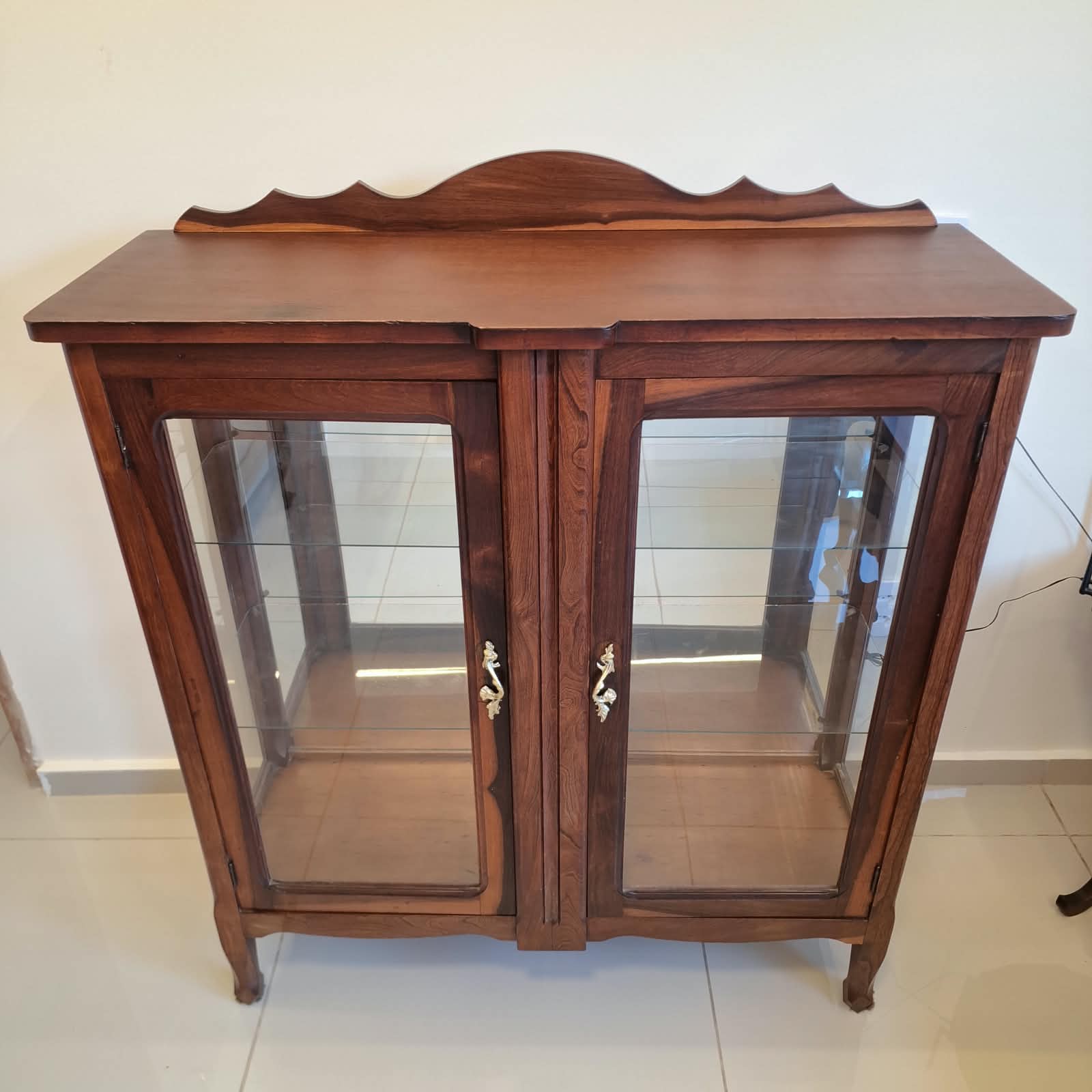 Cristaleira Art Nouveau em Madeira Nobre
