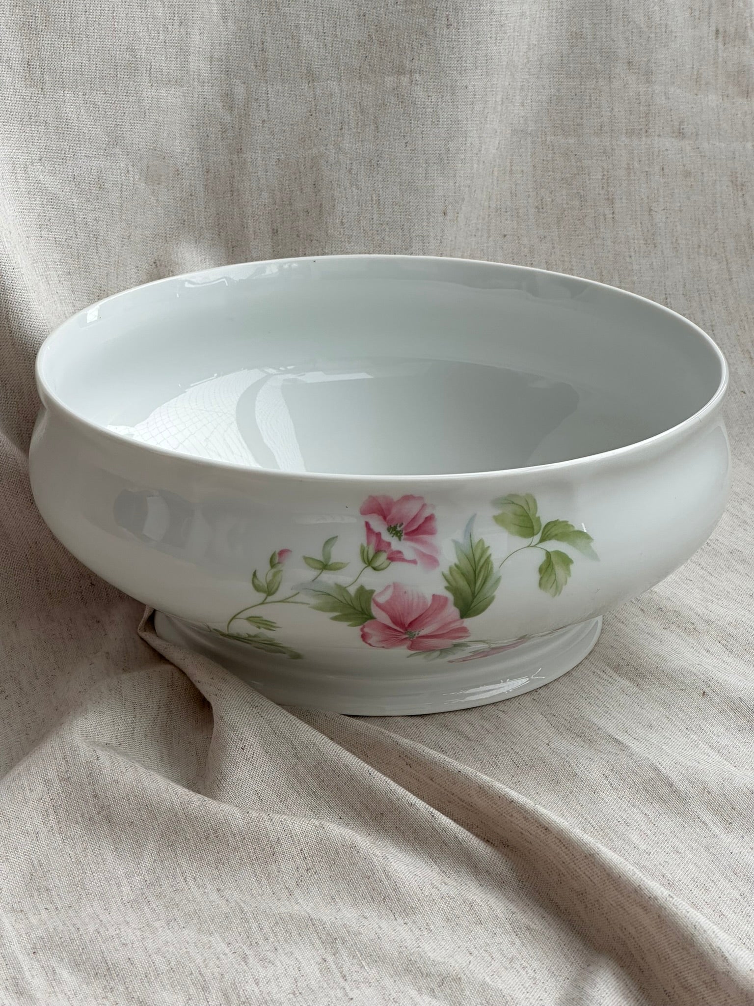 Conjunto de porcelana francesa Limoges Castagner com motivos florais — 6 pratos fundos, sopeira e travessa