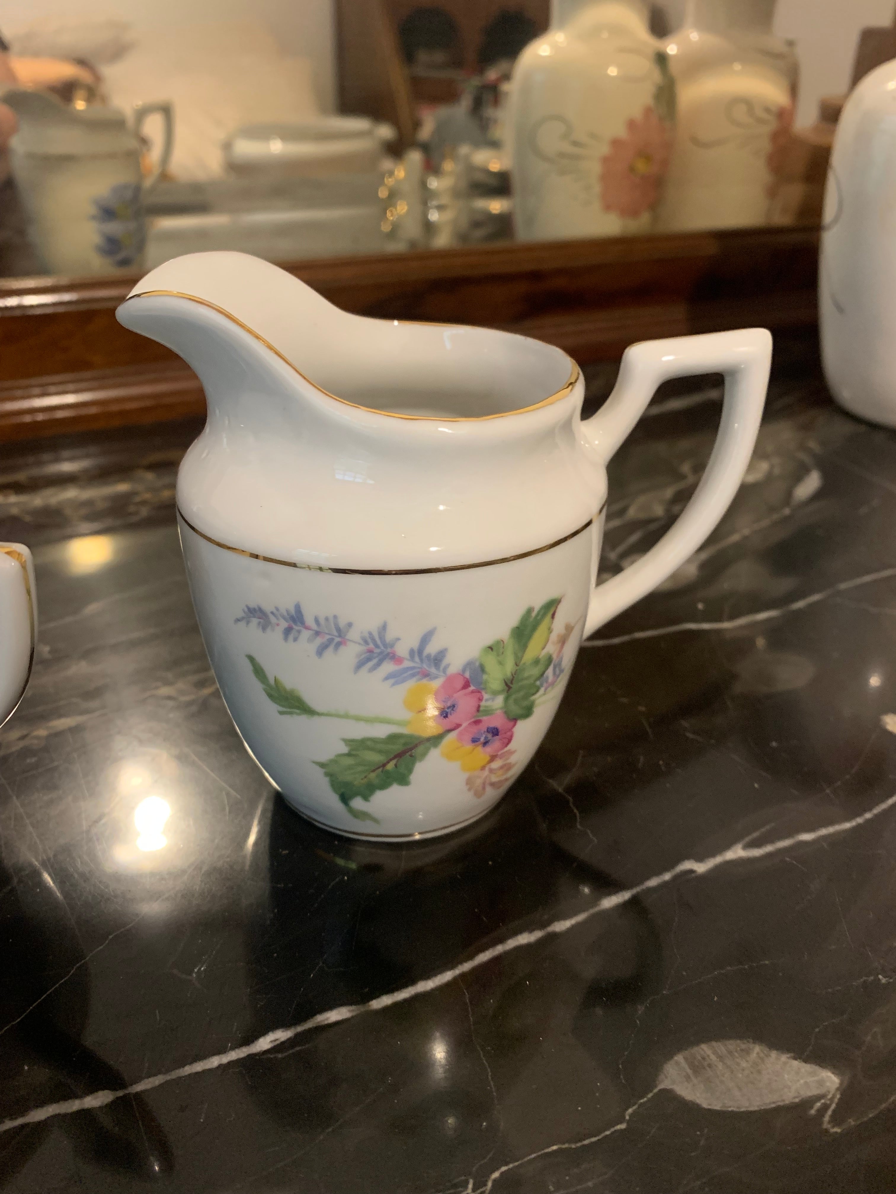 Conjunto de leiteira e açucareiro em porcelana São Pedro, dupla face