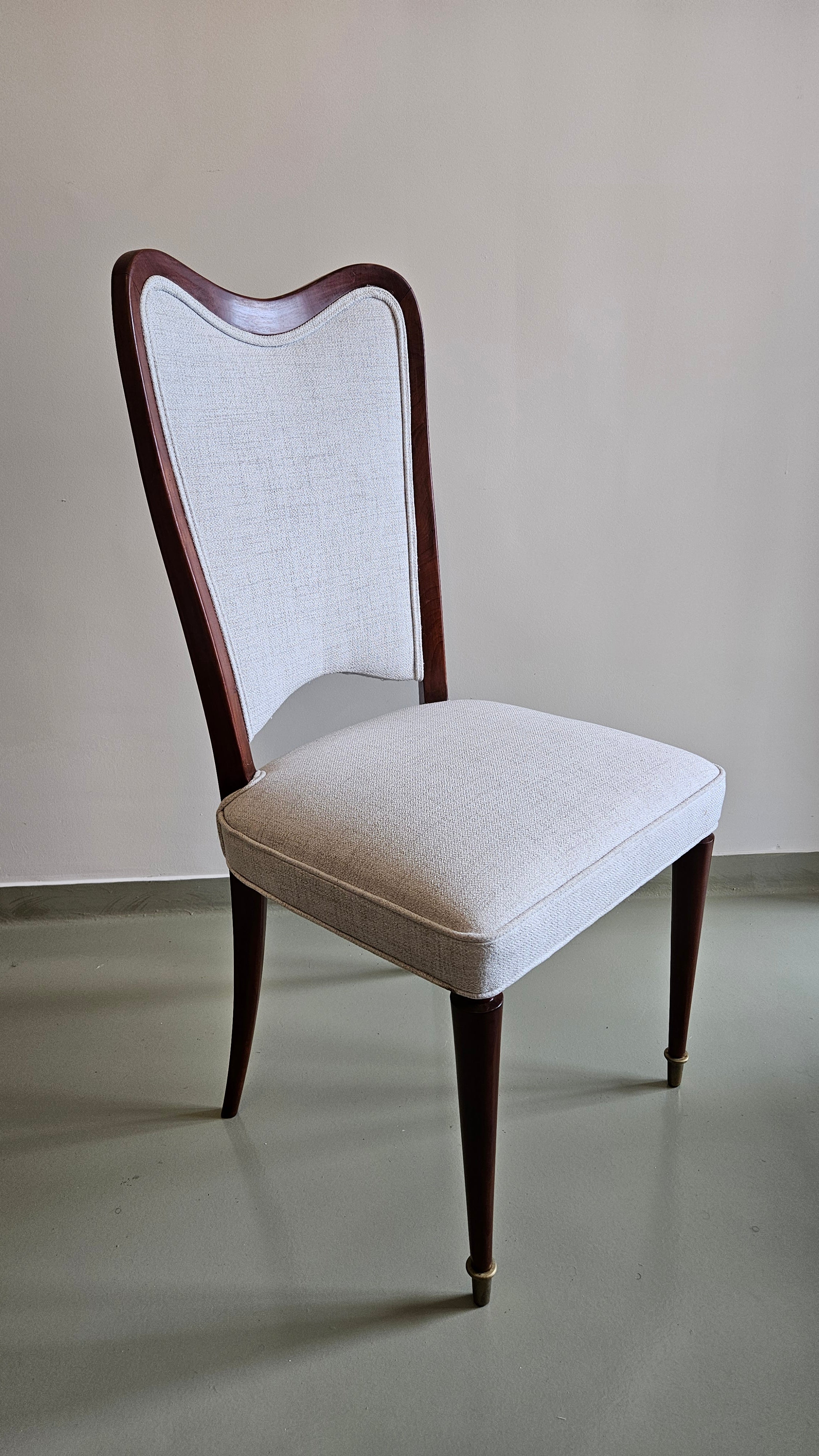 QUARTETO CADEIRAS GIUSEPPE SCAPINELLI ANOS 50 EM CAVIÚNA E ESTOFADO EM LINHO OFF WHITE 