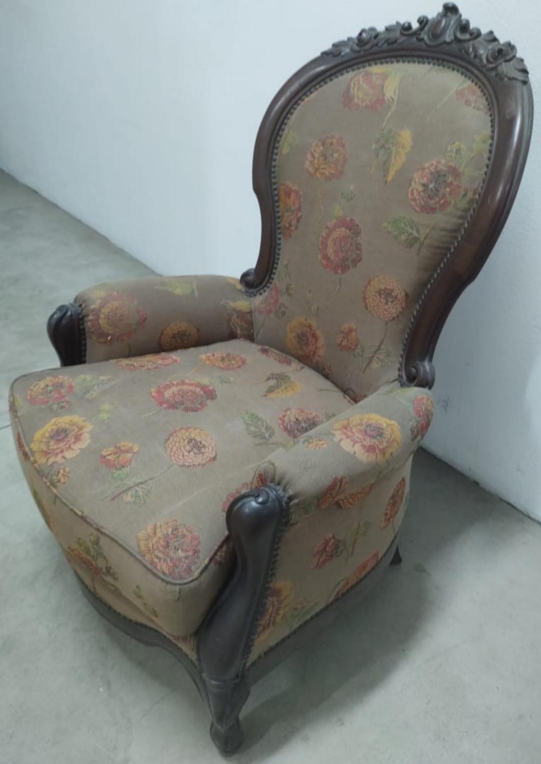 Poltrona Antiga em Madeira Maciça Década de 50 com tecido floral marrom