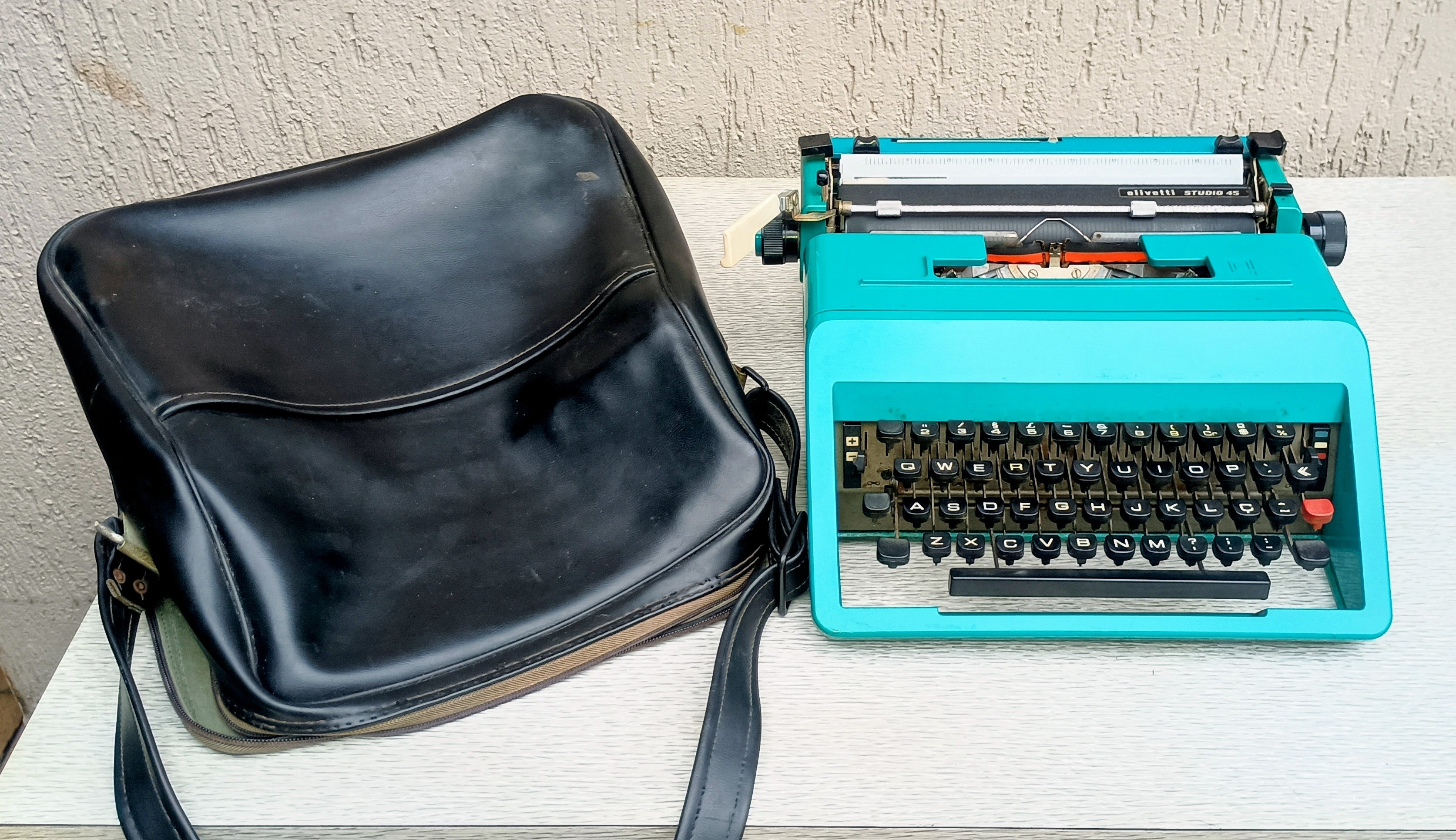 Olivetti Studio 45 – Máquina de Escrever Vintage Turquesa | Década de 1970