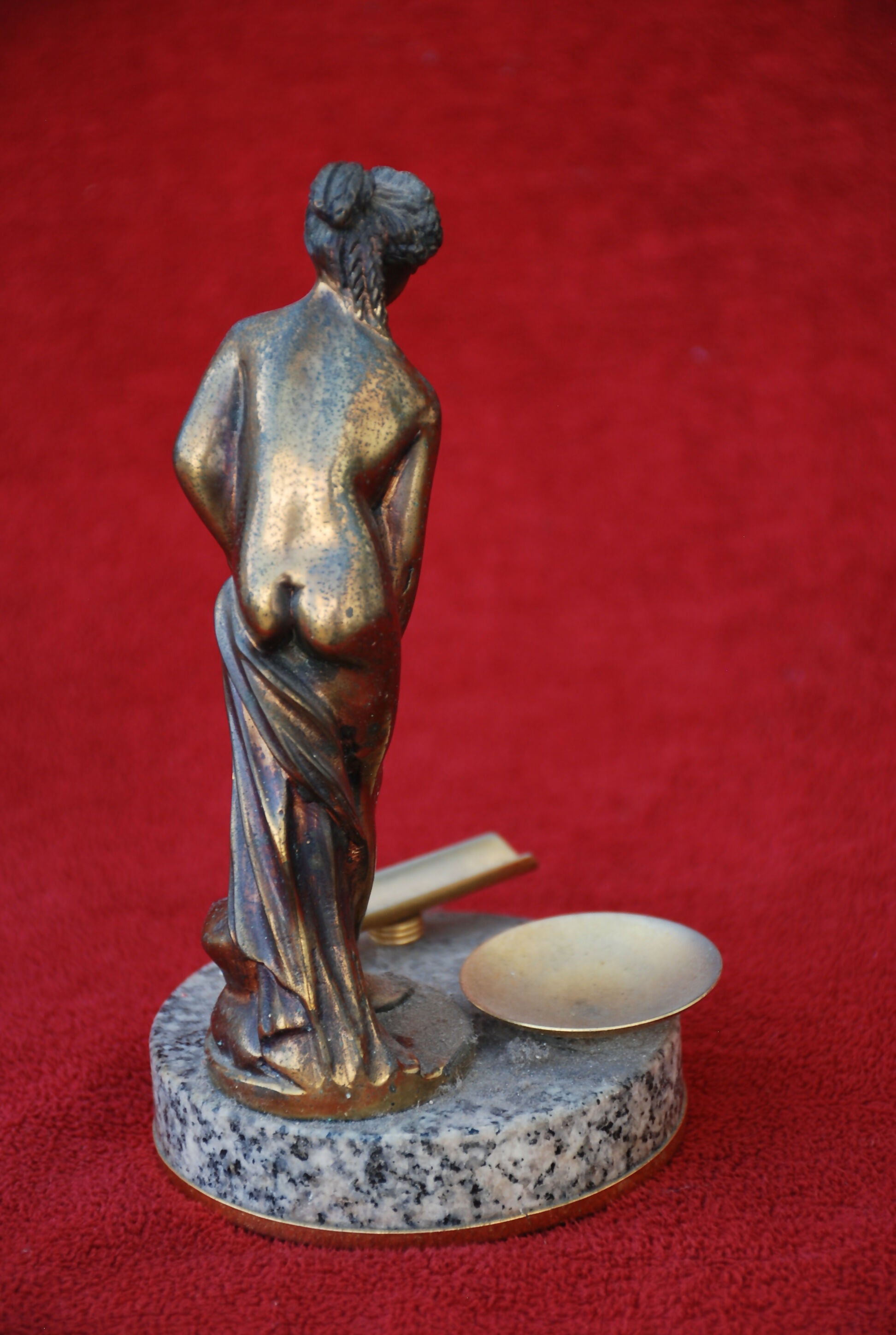 estatueta bronze e base granito anos 50 - 18 x 10 .