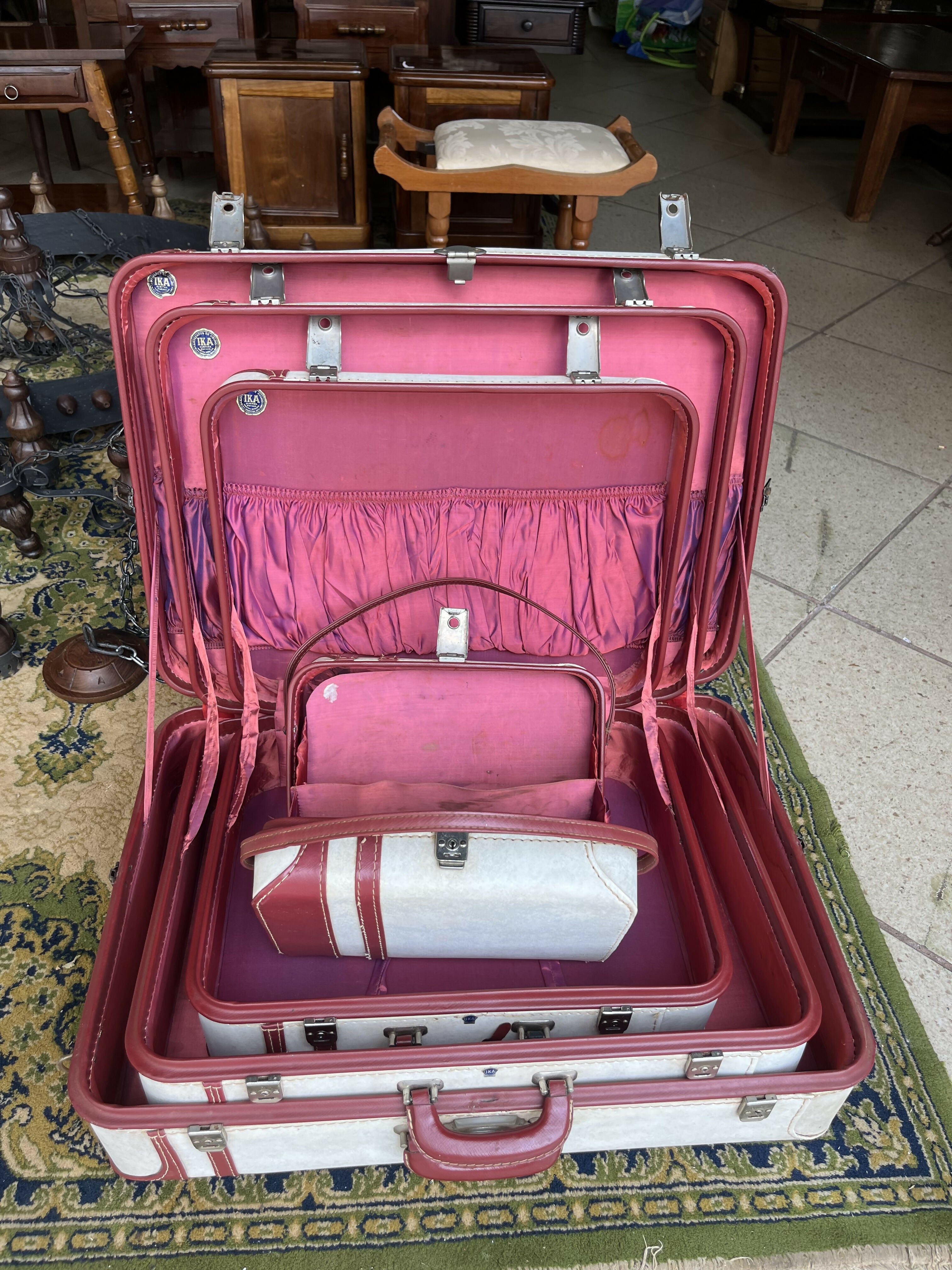 CONJUNTO DE 4 MALAS IKA ANTIGAS DE COURO