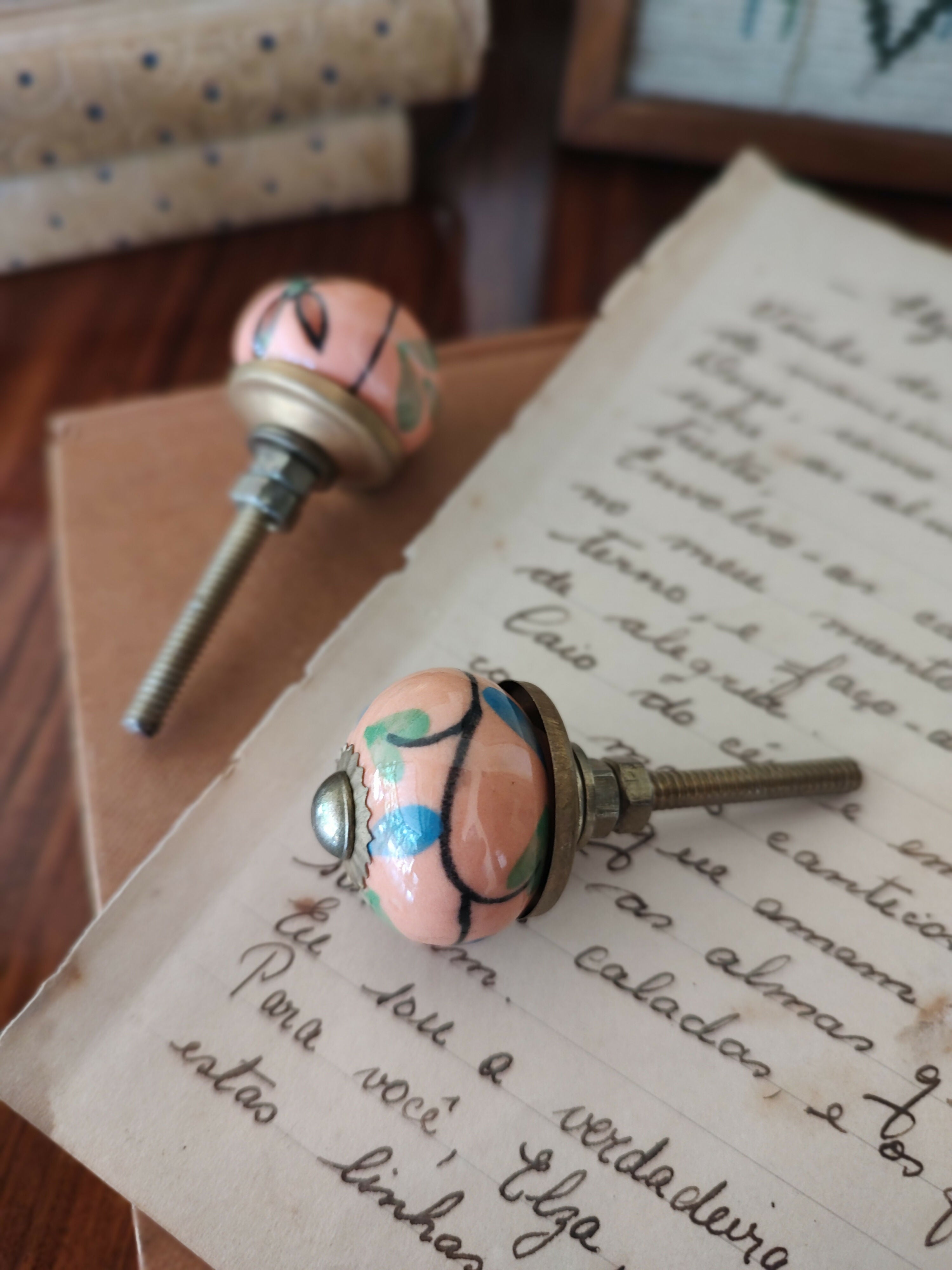 Par de Puxadores em Cerâmica Pintada à mão