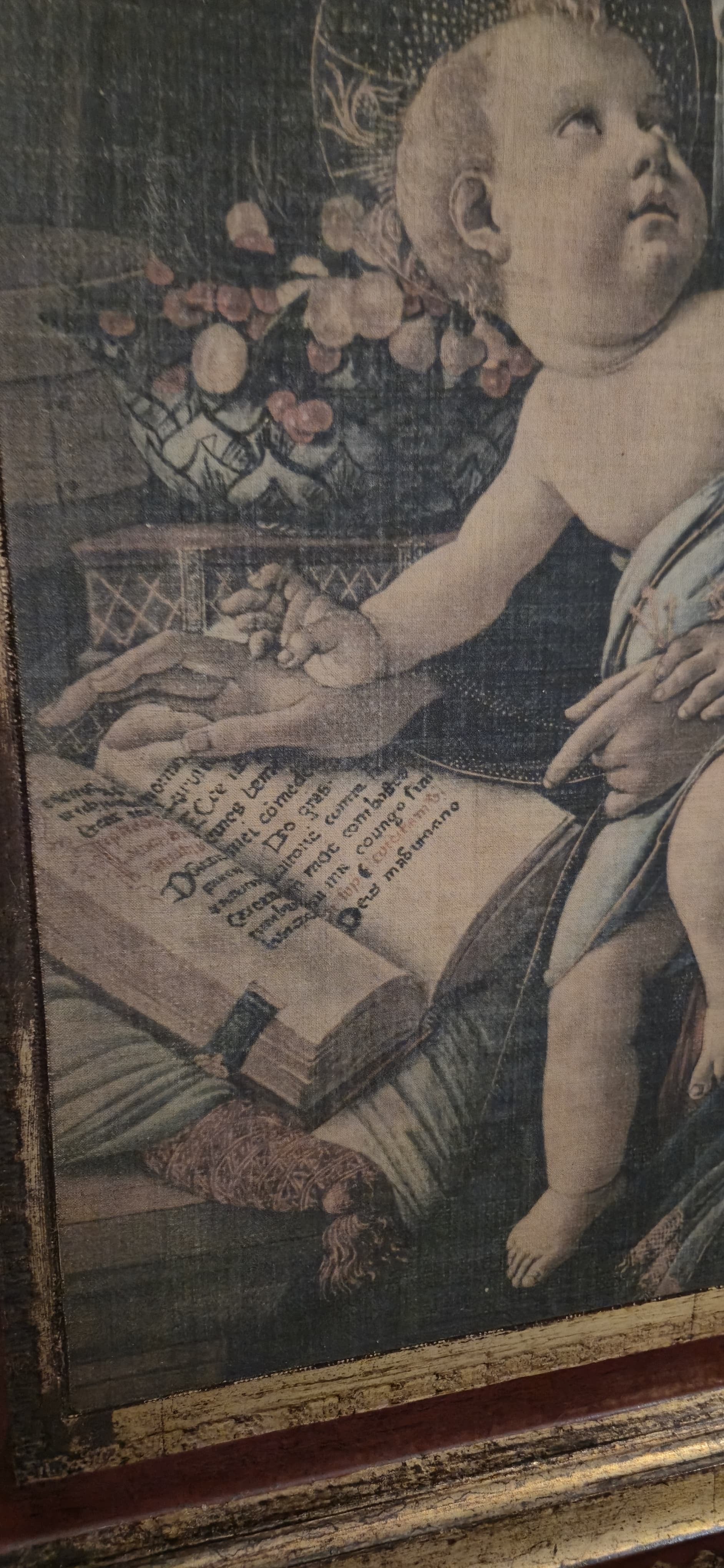 Quadro Madona com moldura dourada 