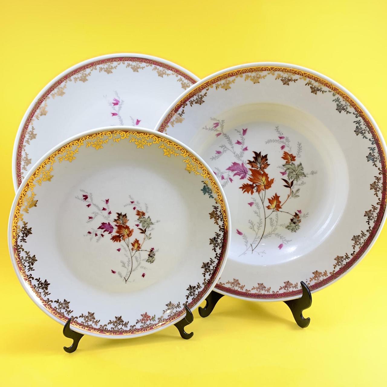 Jogo de Jantar Porcelana Real com desenhos de folhagem - déc.1971/1979.