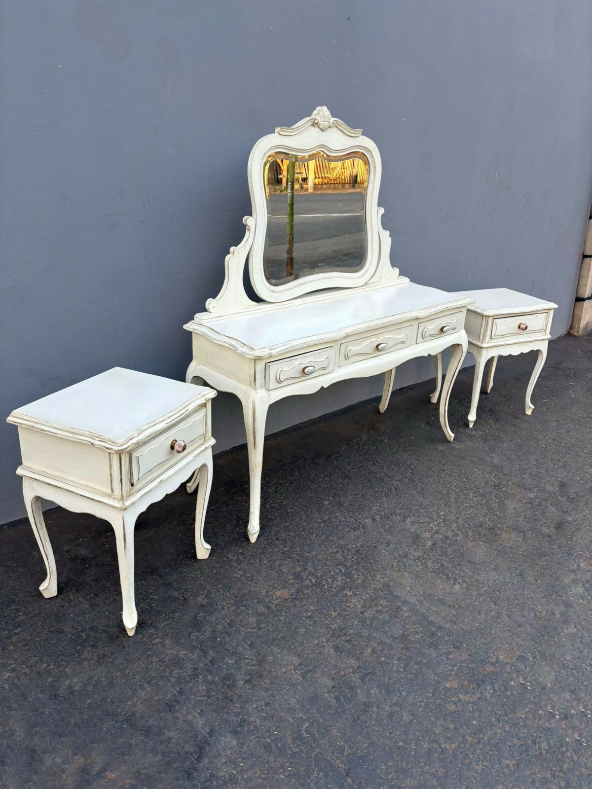 Conjunto Mesa de Cabeceira + Penteadeira Vanité Louis XV