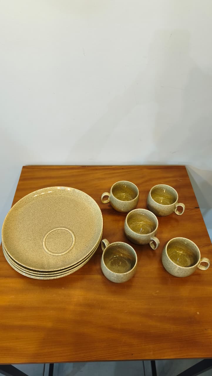 Conjunto De 5 Xícaras E 5 Pratos Em Cerâmica Esmaltada – Tom Mostarda