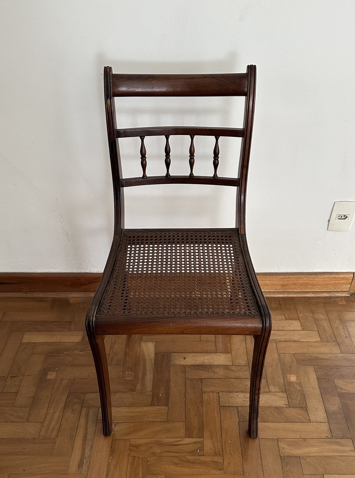 Mesa em jacarandá com 8 cadeiras assento palha da india, perfeito estado conservação!