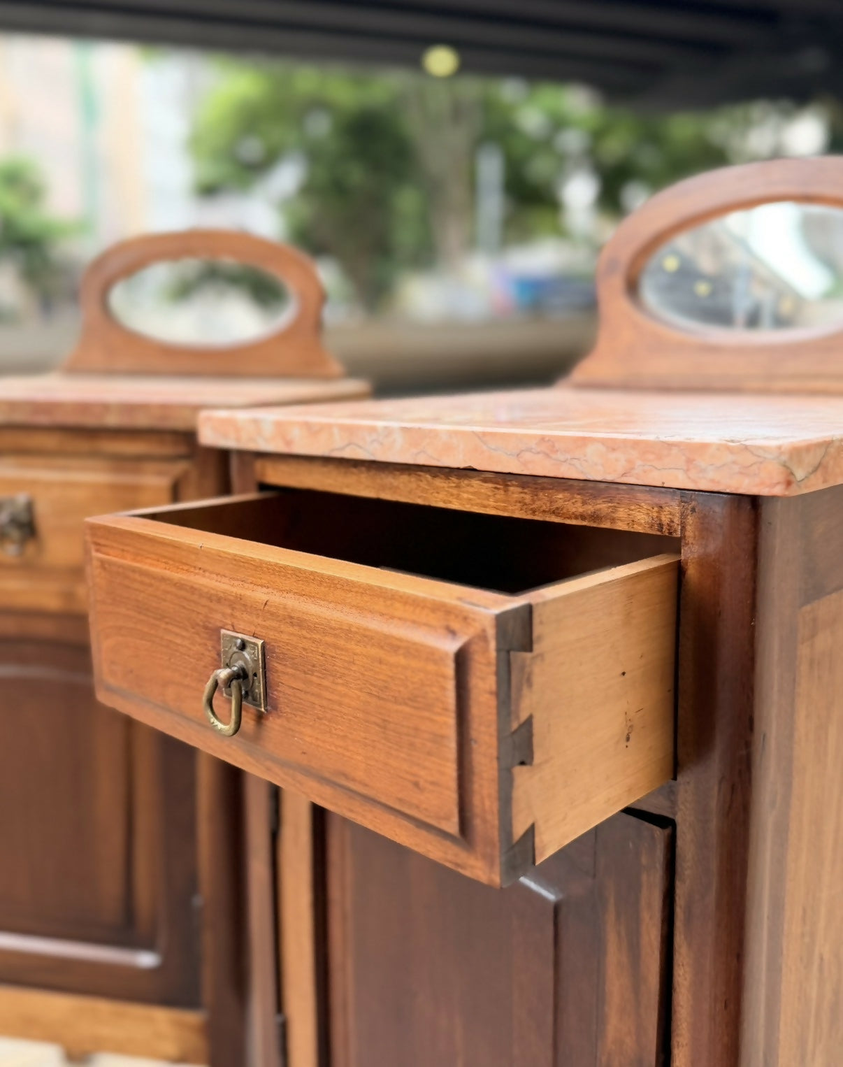 Par de mesinhas de cabeceira