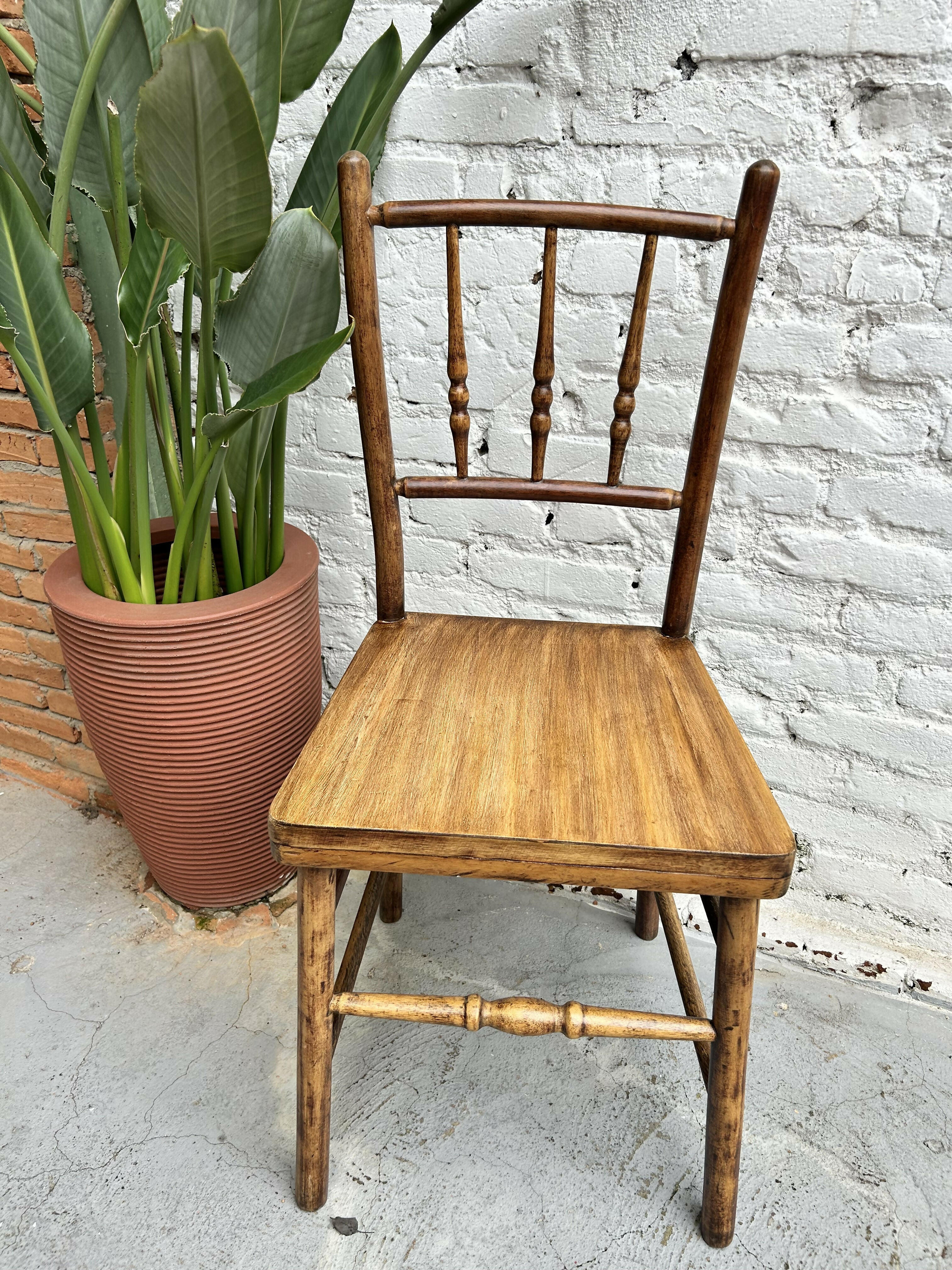 Cadeiras Antigas Restauradas (valor unitário)