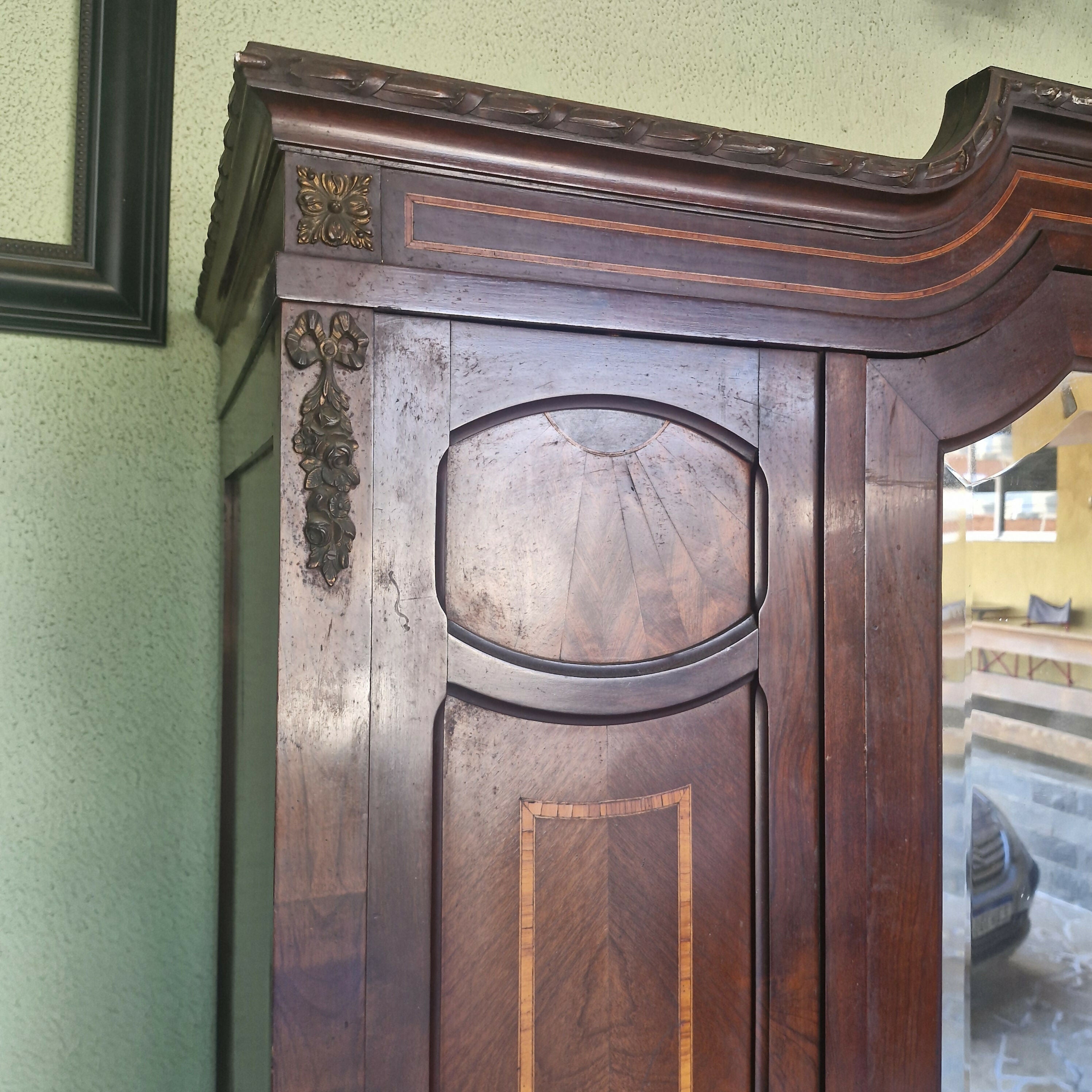 Guarda Roupa Art Nouveau.