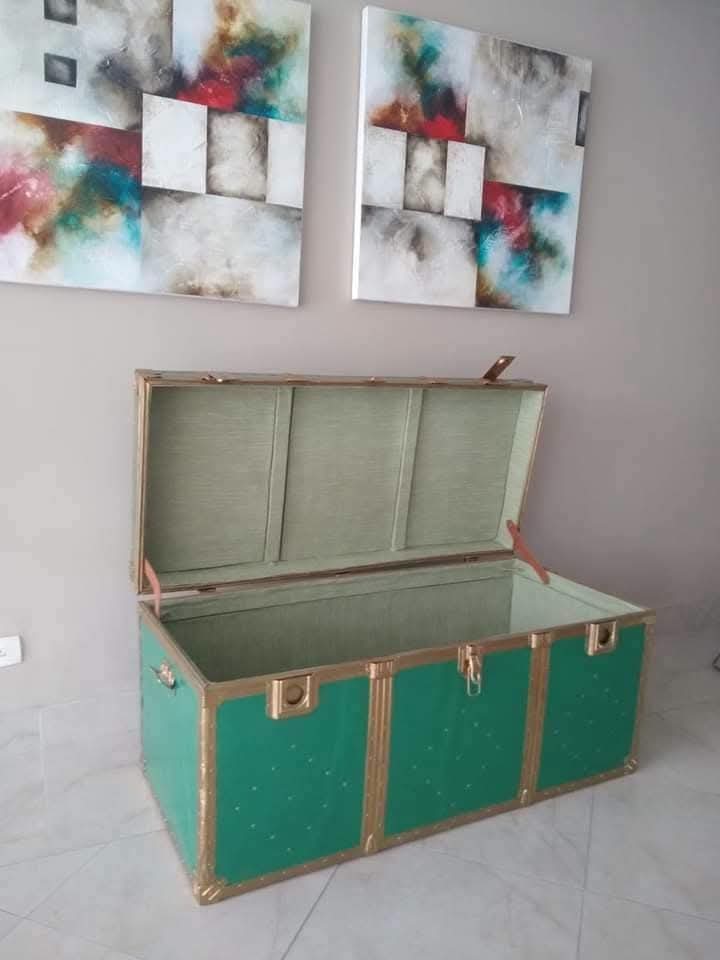 Antigo Baú verde anos 50 com detalhes em latão 