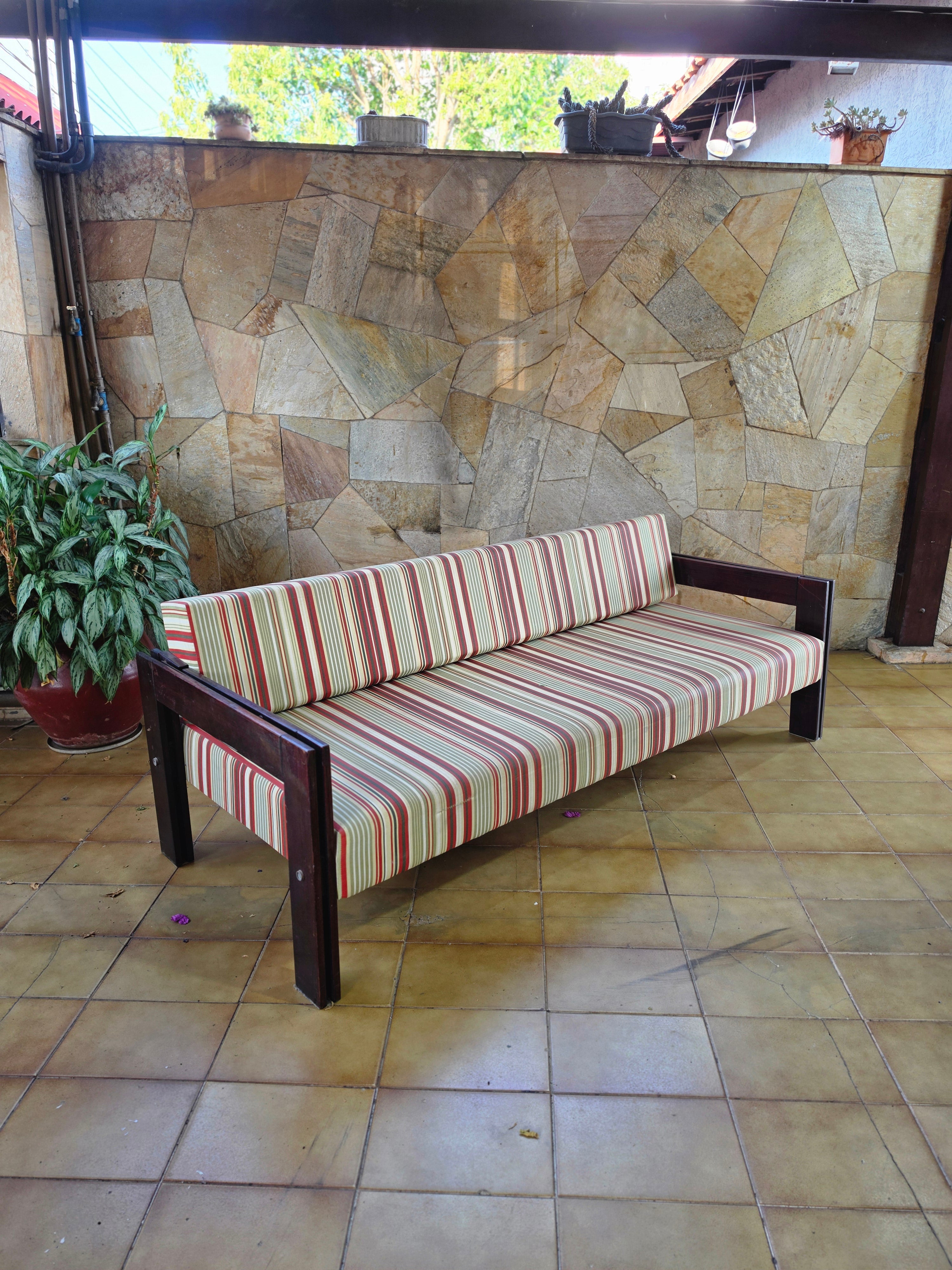 Sofá Cama Percival lafer mp 85 em tecido listrado original de época 