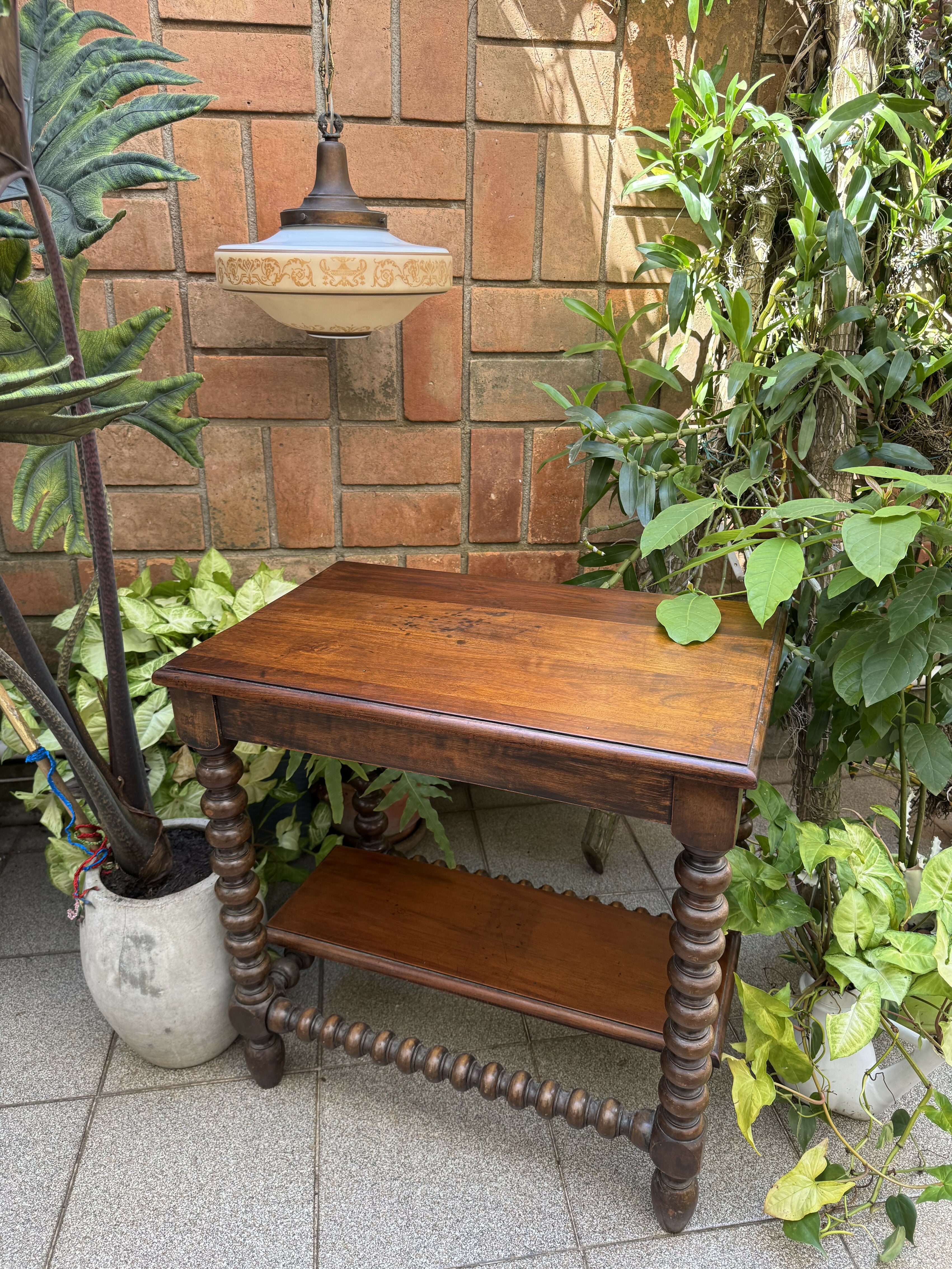 Madeira Nobre Linda Mesa Bolinhas