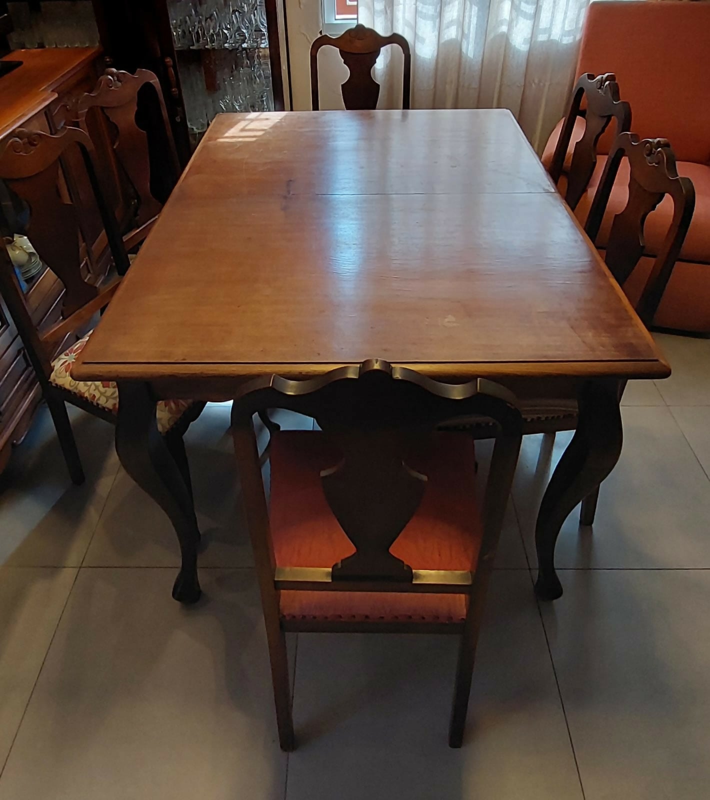 Conjunto estilo Luis XV de Mesa extensível em madeira maciça com 6 cadeiras