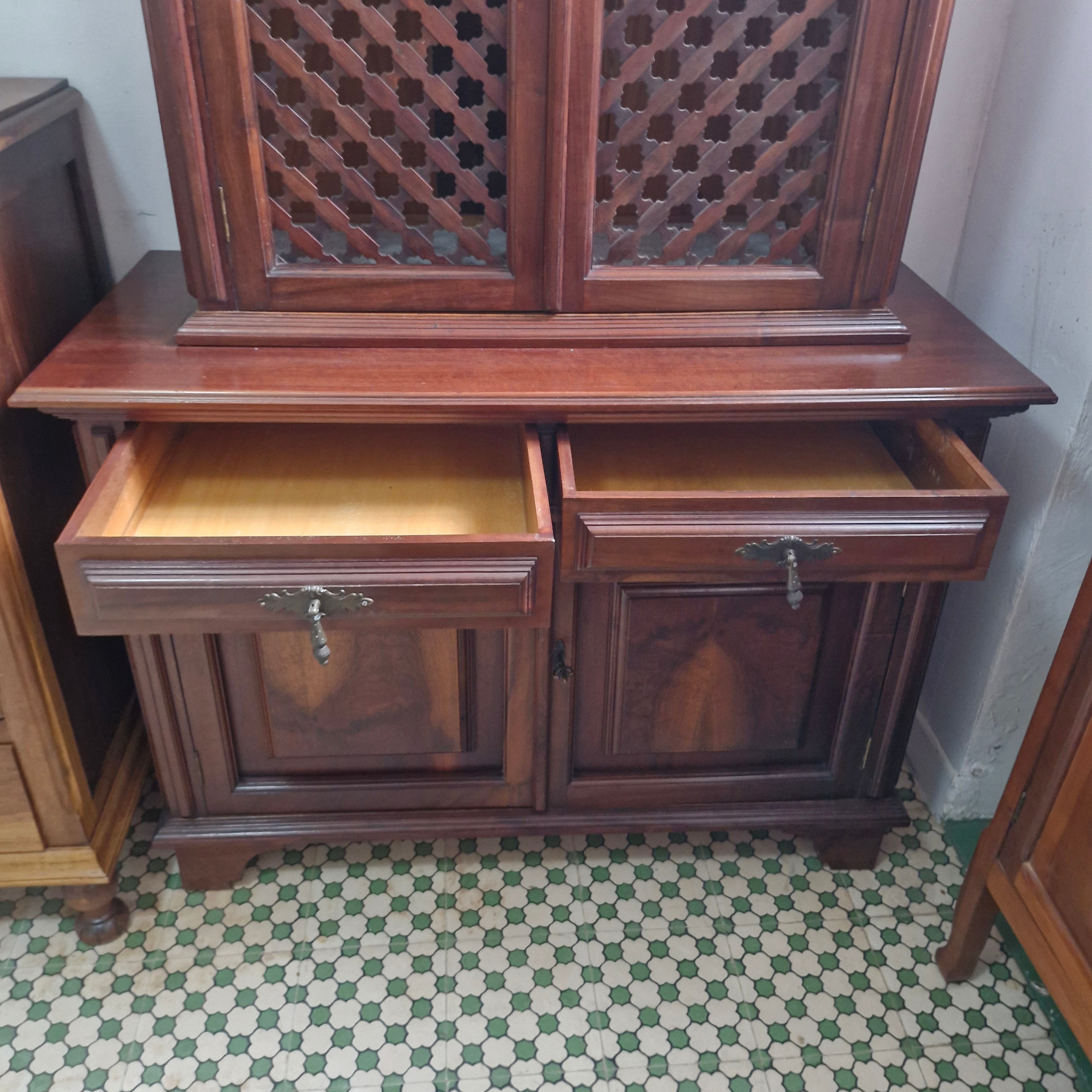 Armário Arca Oratória com porta em Treliça 
