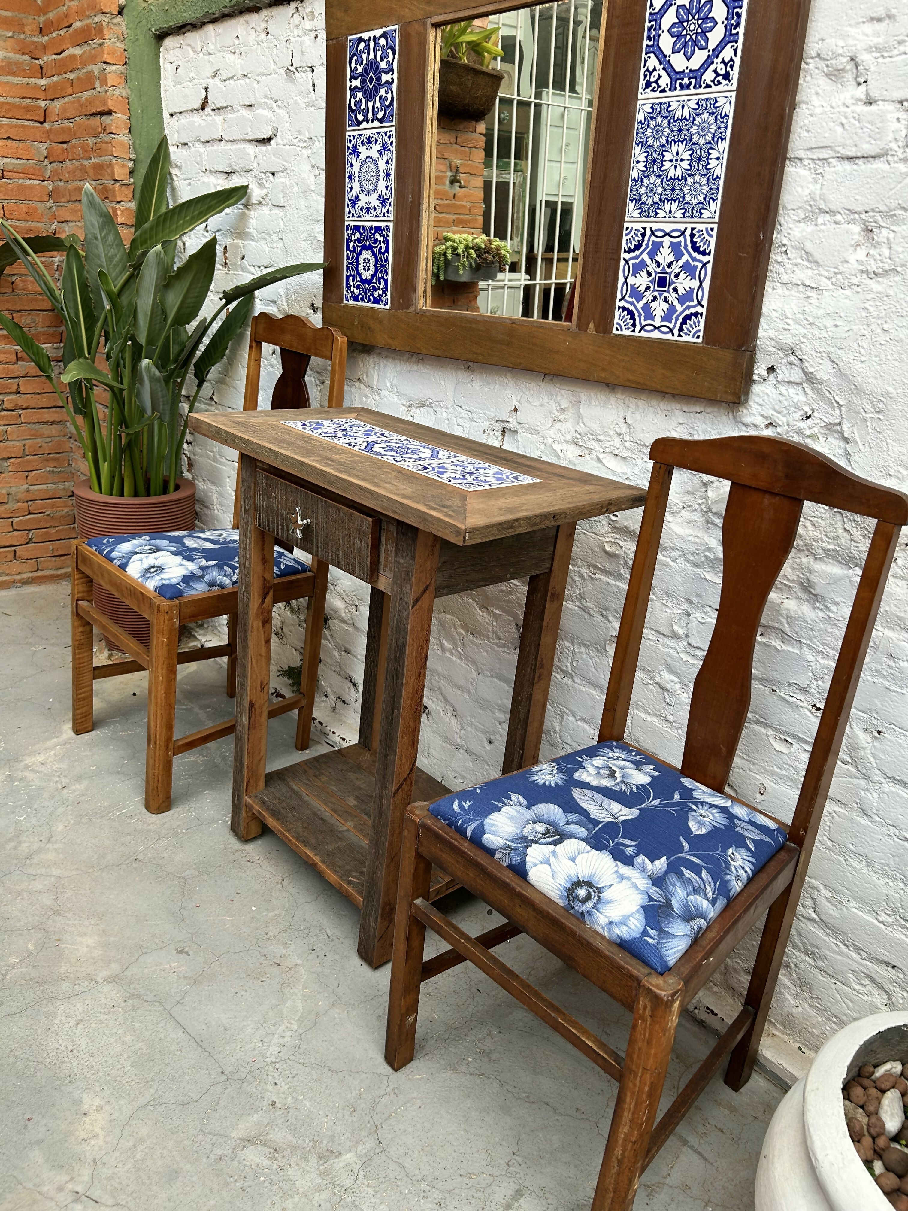 Cadeiras antigas com tapeçaria nova tecido Donatelli floral azul (unitário)