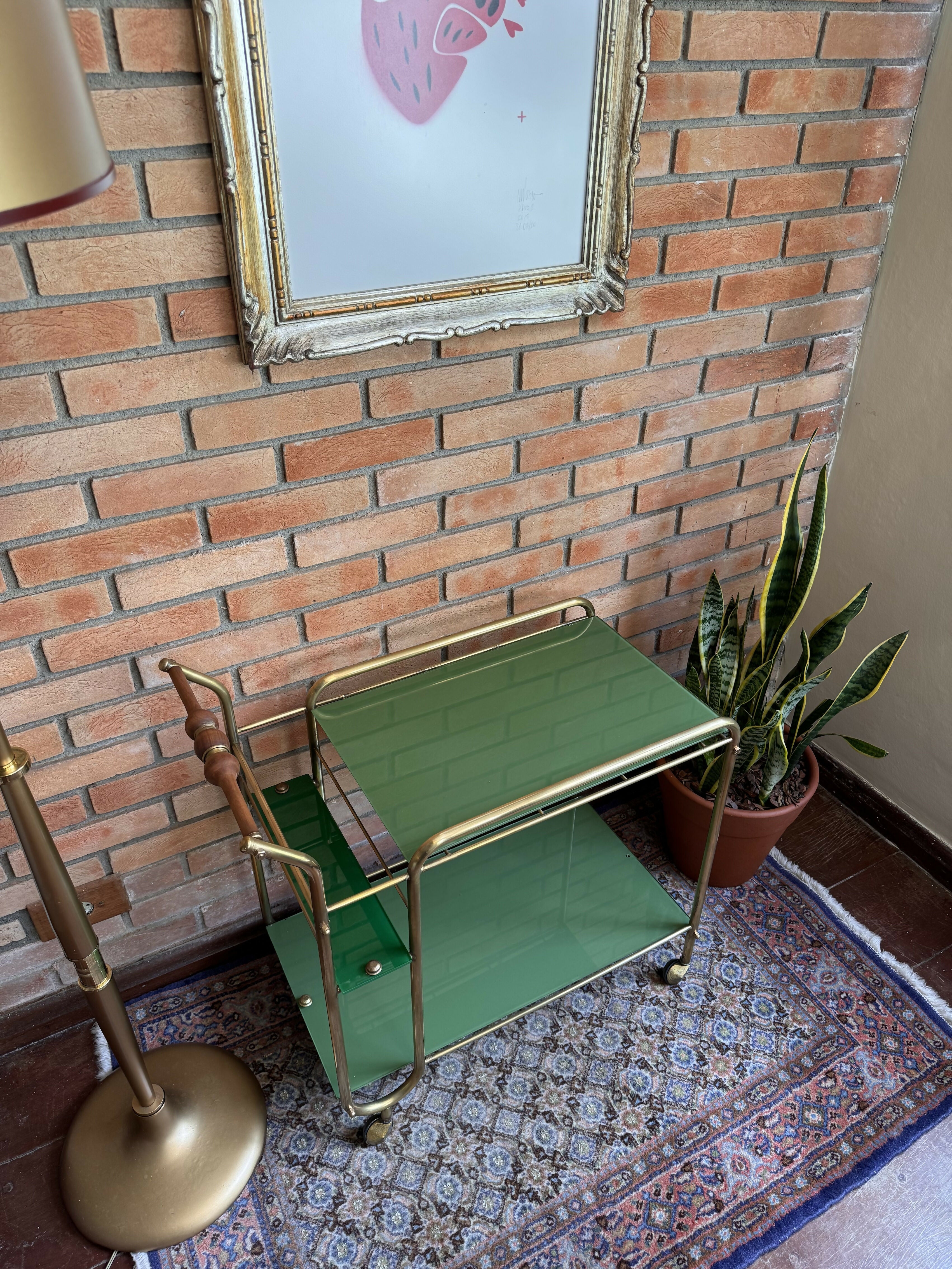 Lindo barzinho ou carrinho de chá / café Anos 50 com vidro verde