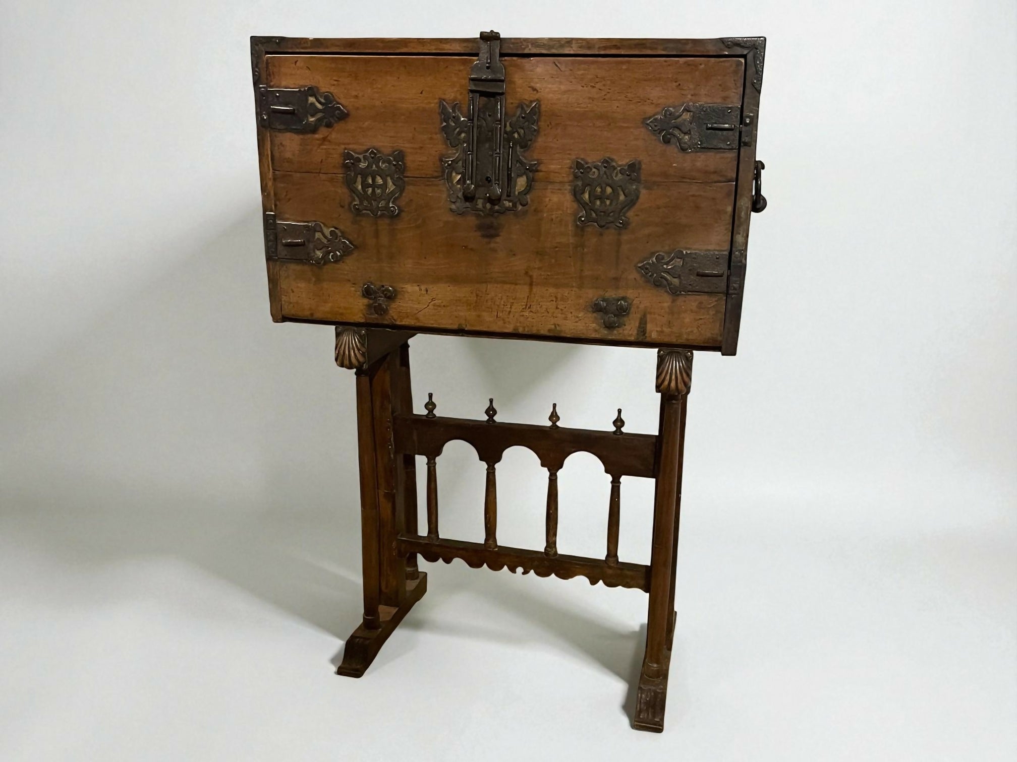 ESCRIVANINHA DE GAVETINHA ESPANHOLA ANTIGA