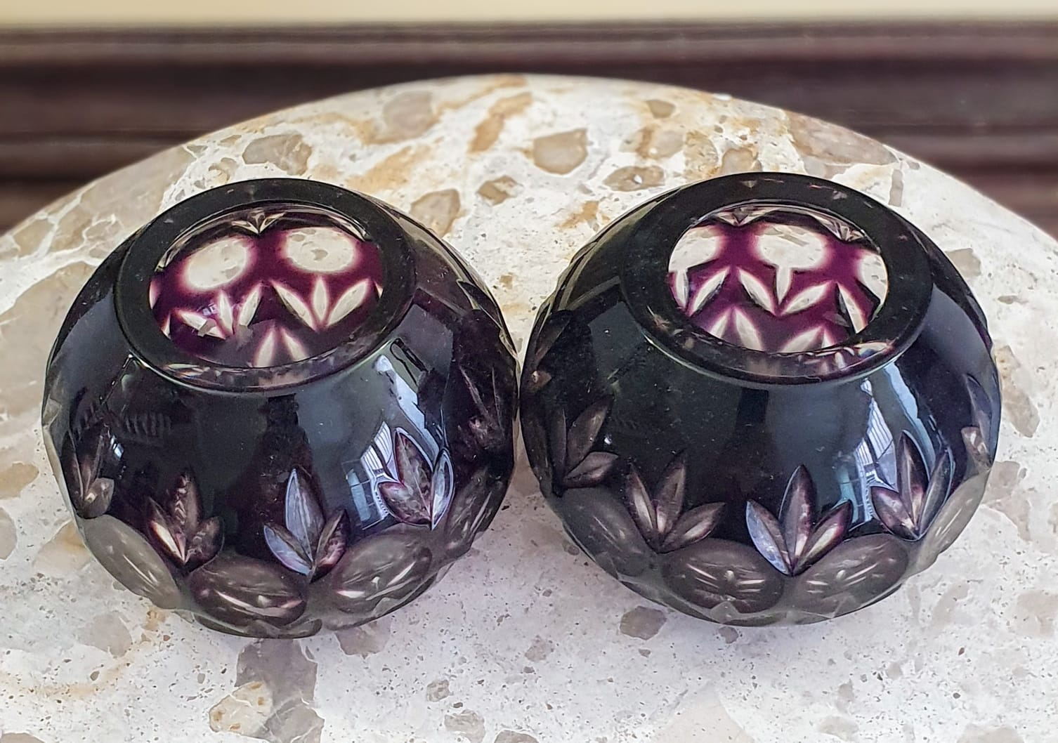 Par de porta velas em cristal overlay em tom de roxo/uva. Muito lindos.