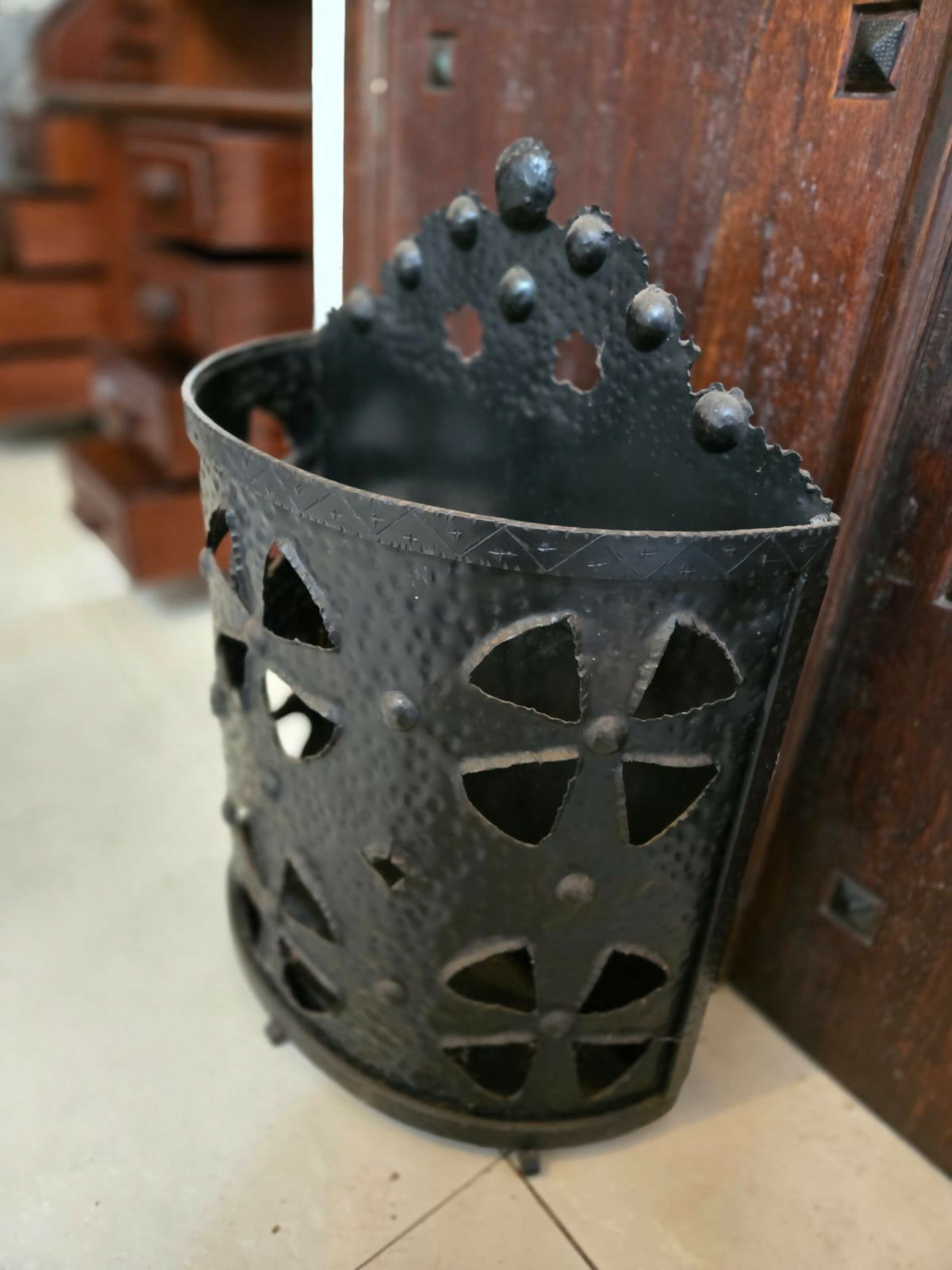 Porta-guarda-chuvas antigo em ferro trabalhado – c. 1880–1910