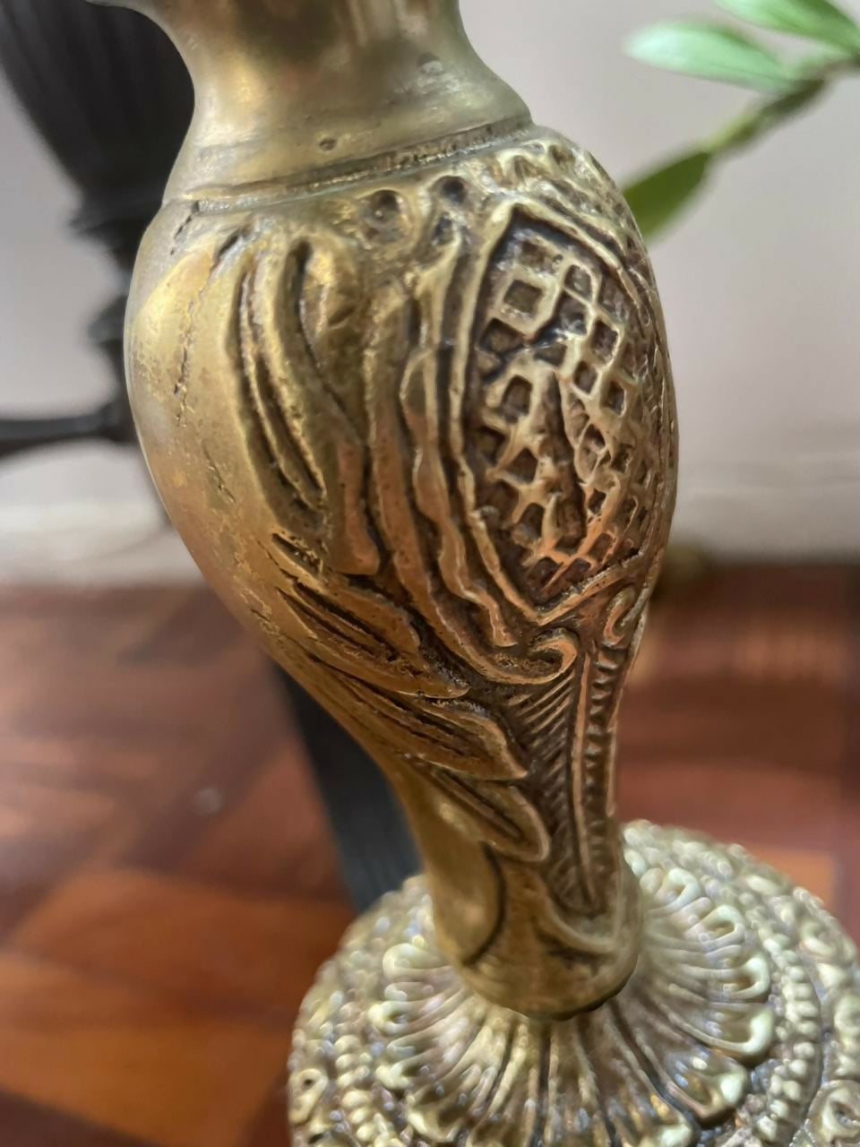 Grande abajur em bronze com cúpula em cristal verde (73cm)