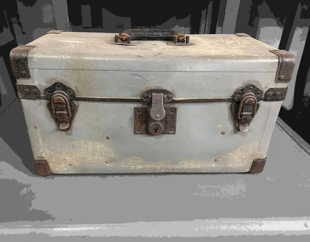 Maleta antiga com couro original cinza 