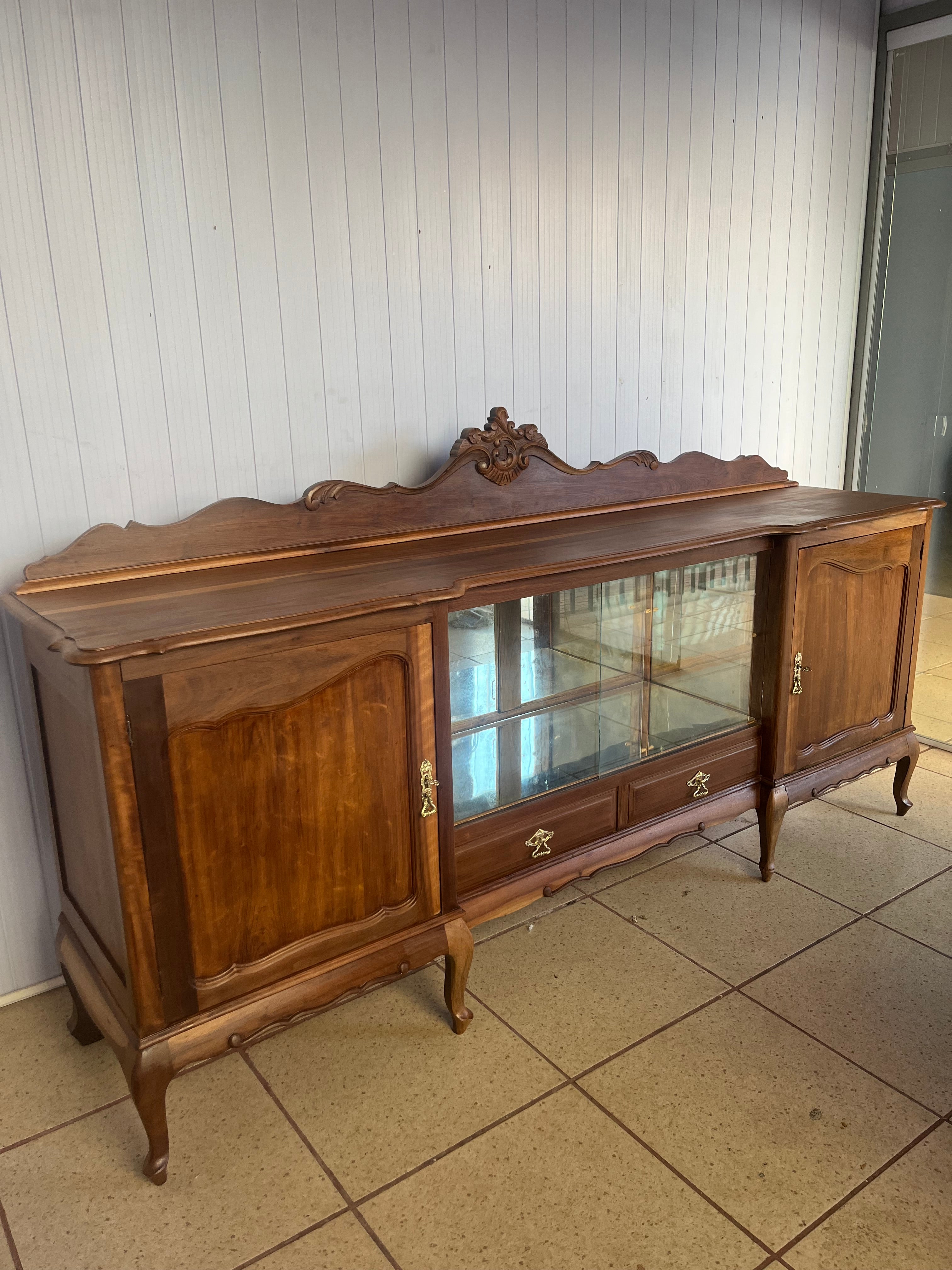 BELÍSSIMO BUFFET EM MADEIRA IMBUIA RESTAURADO