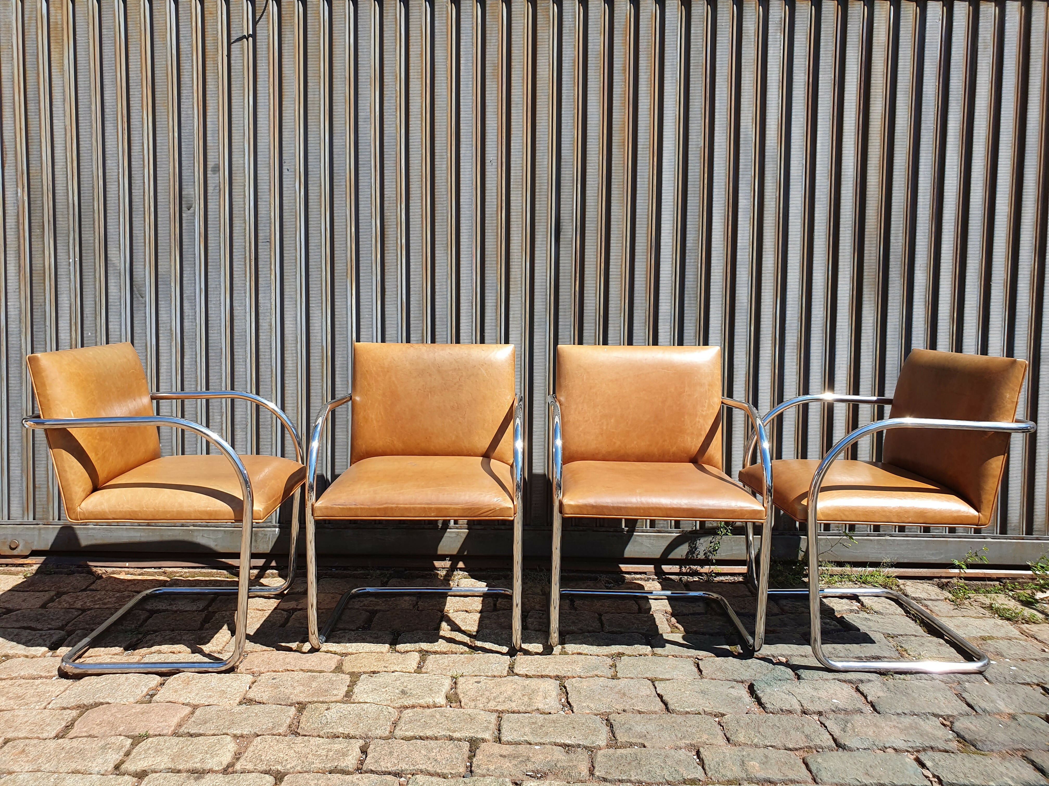 Conjunto 4 Cadeiras Brno em couro