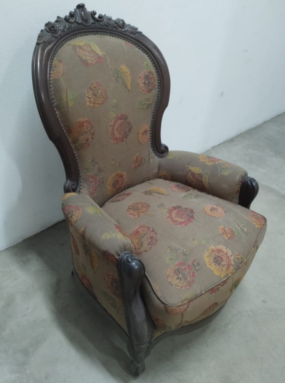 Poltrona Antiga em Madeira Maciça Década de 50 com tecido floral marrom