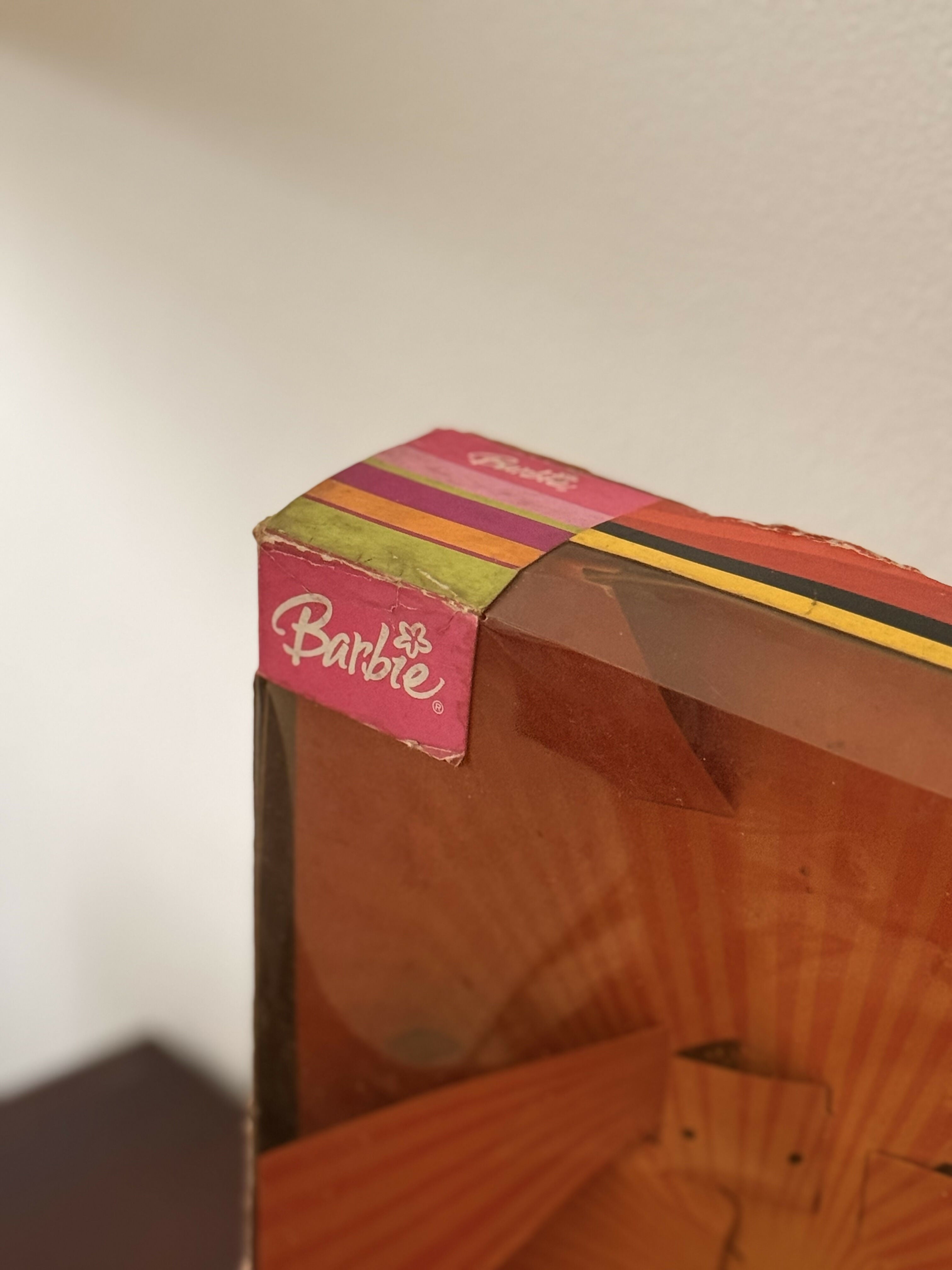 Boneca Barbie colecionável Mulher Maravilha - Mattel (na caixa)