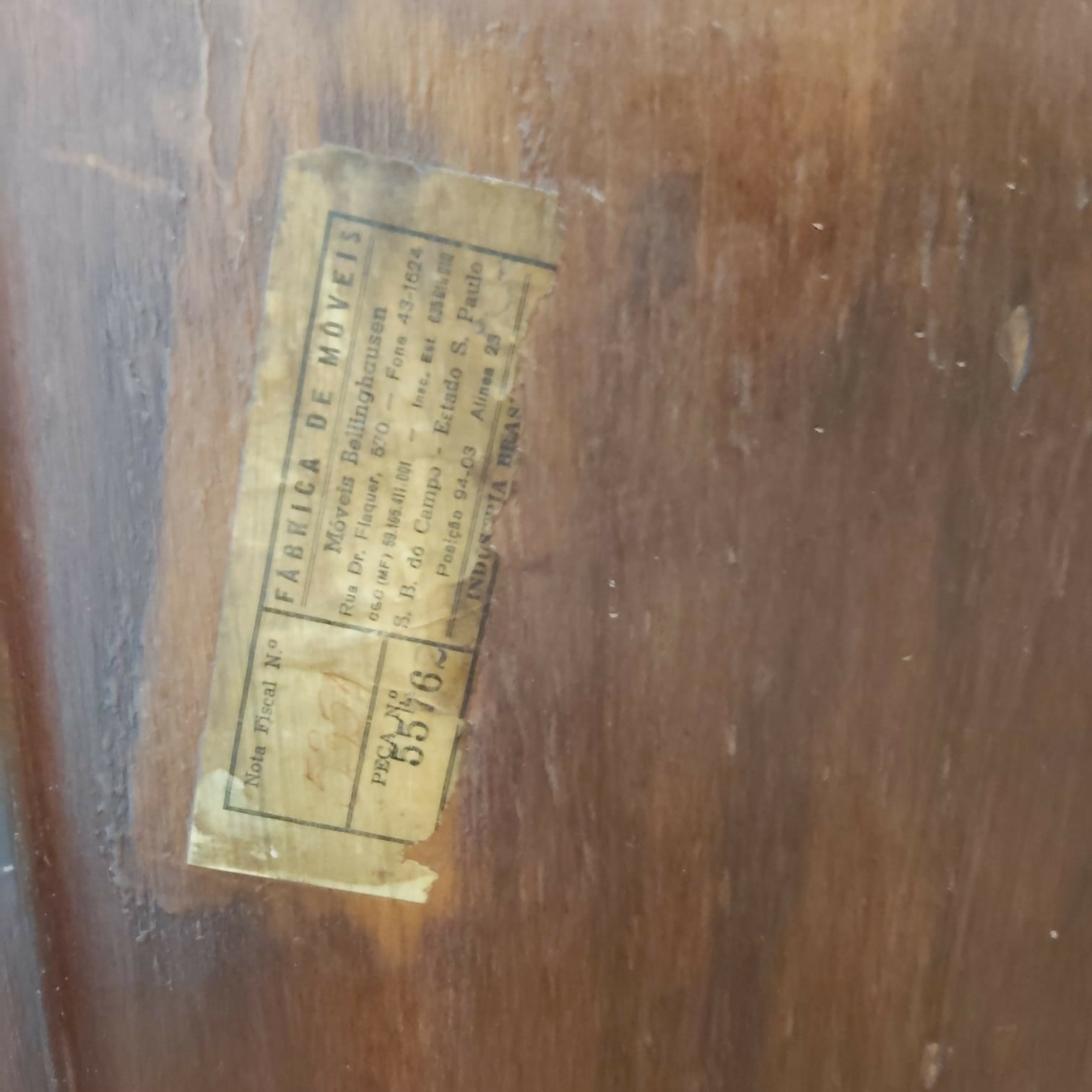 Par de mesas de cabeceira em jacarandá, anos 50 com 3 gavetas. Perfeitos!