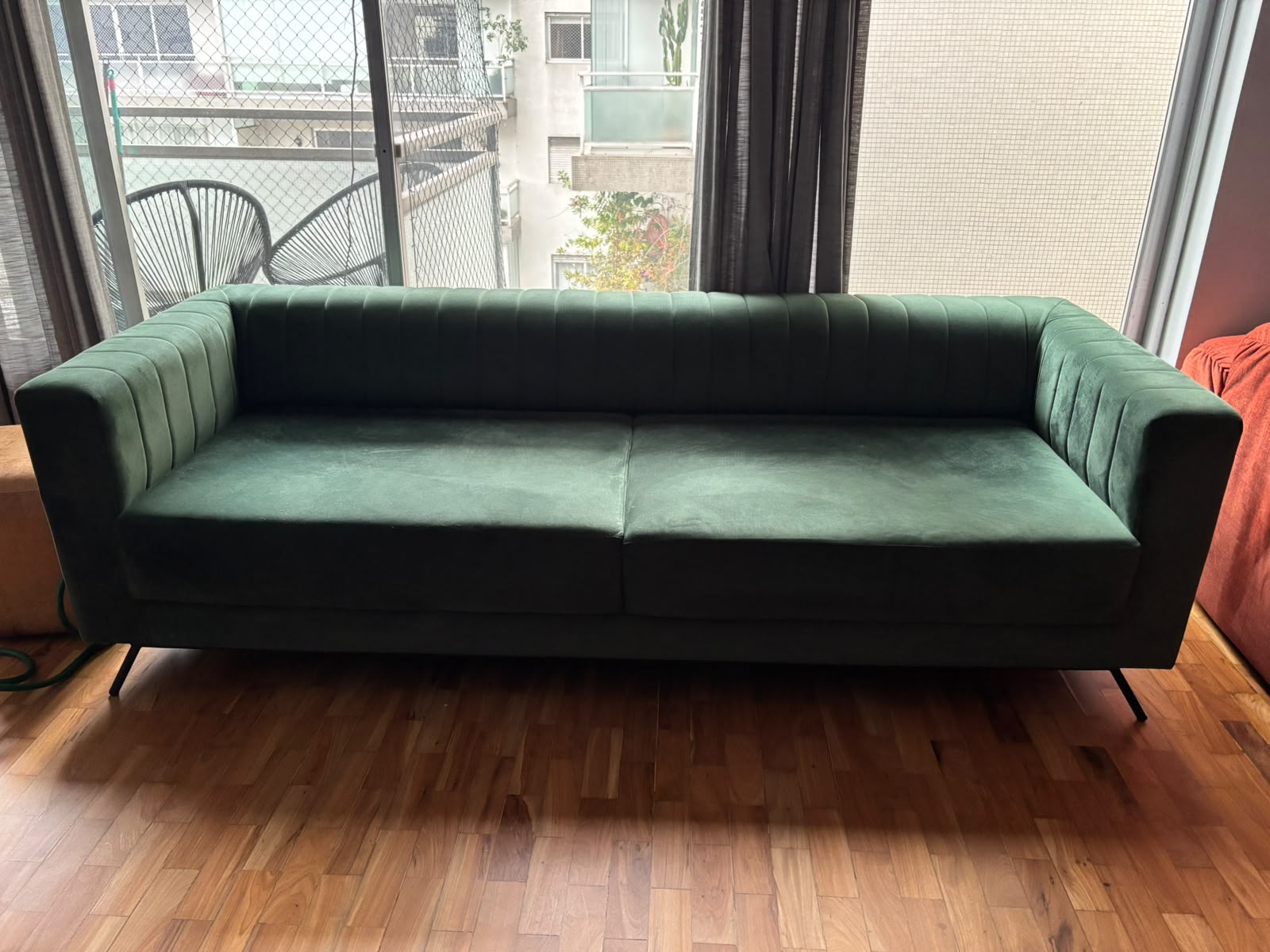 Sofá reto e fixo na cor verde musgo - 2,30m