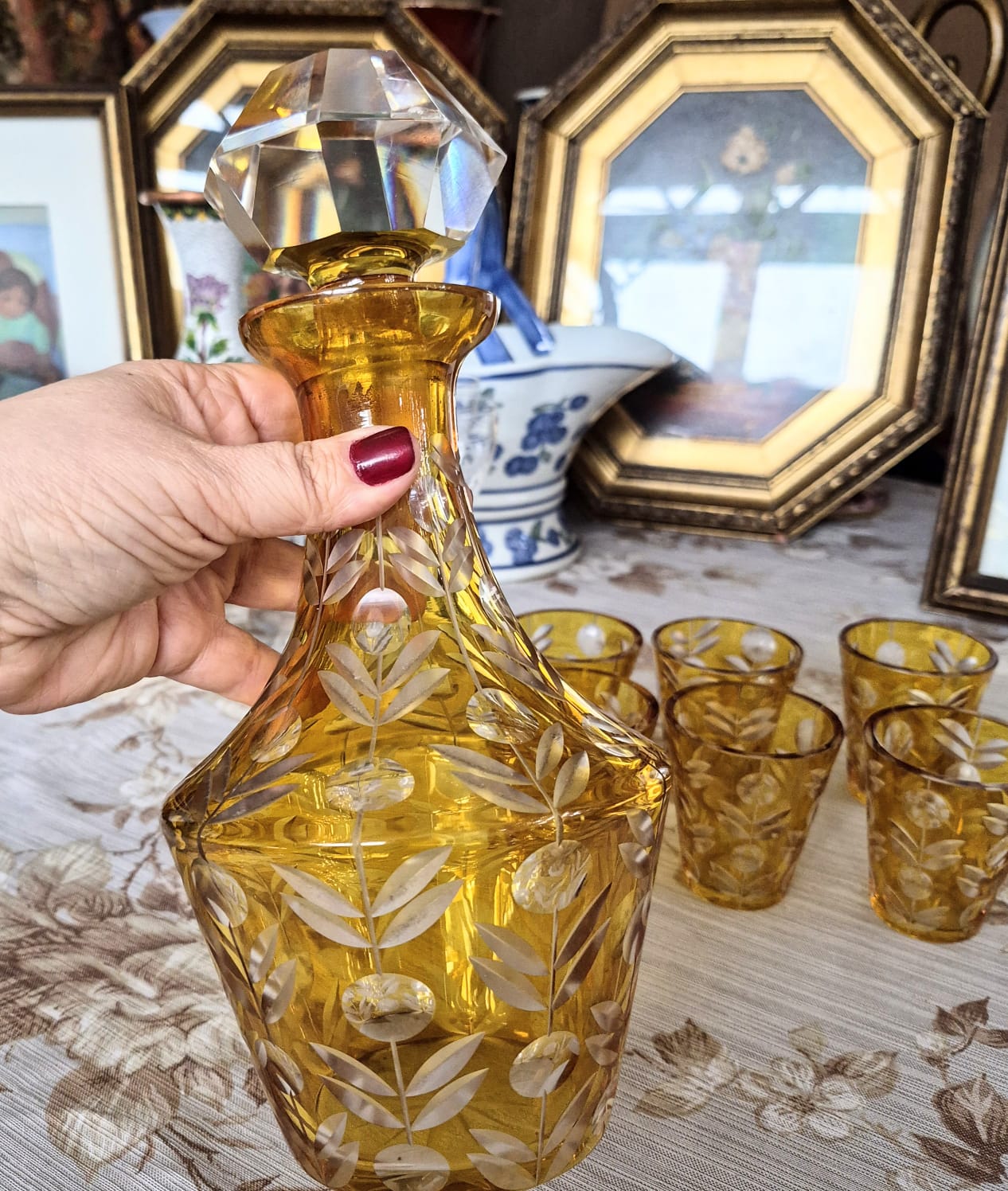 Conjunto em cristal doublé tcheco Boêmia, anos 40, âmbar (para o amarelo), com lapidação manual botânica Art Decó. 