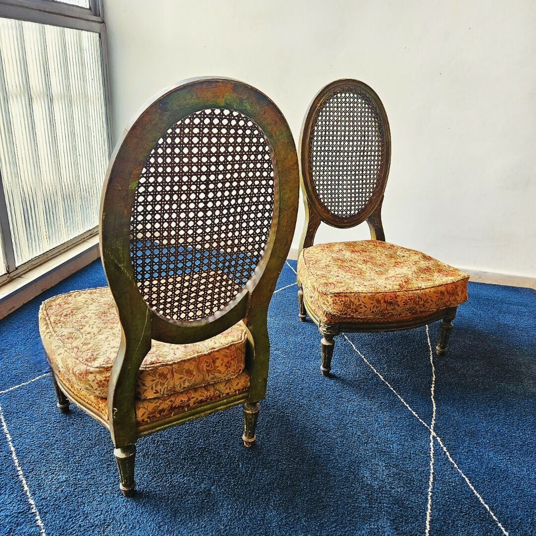 PAR DE ANTIGAS POLTRONAS BAIXAS ESTILO LUIS XVI