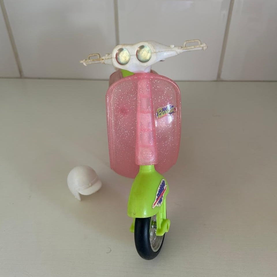 Scooter / vespa Barbie