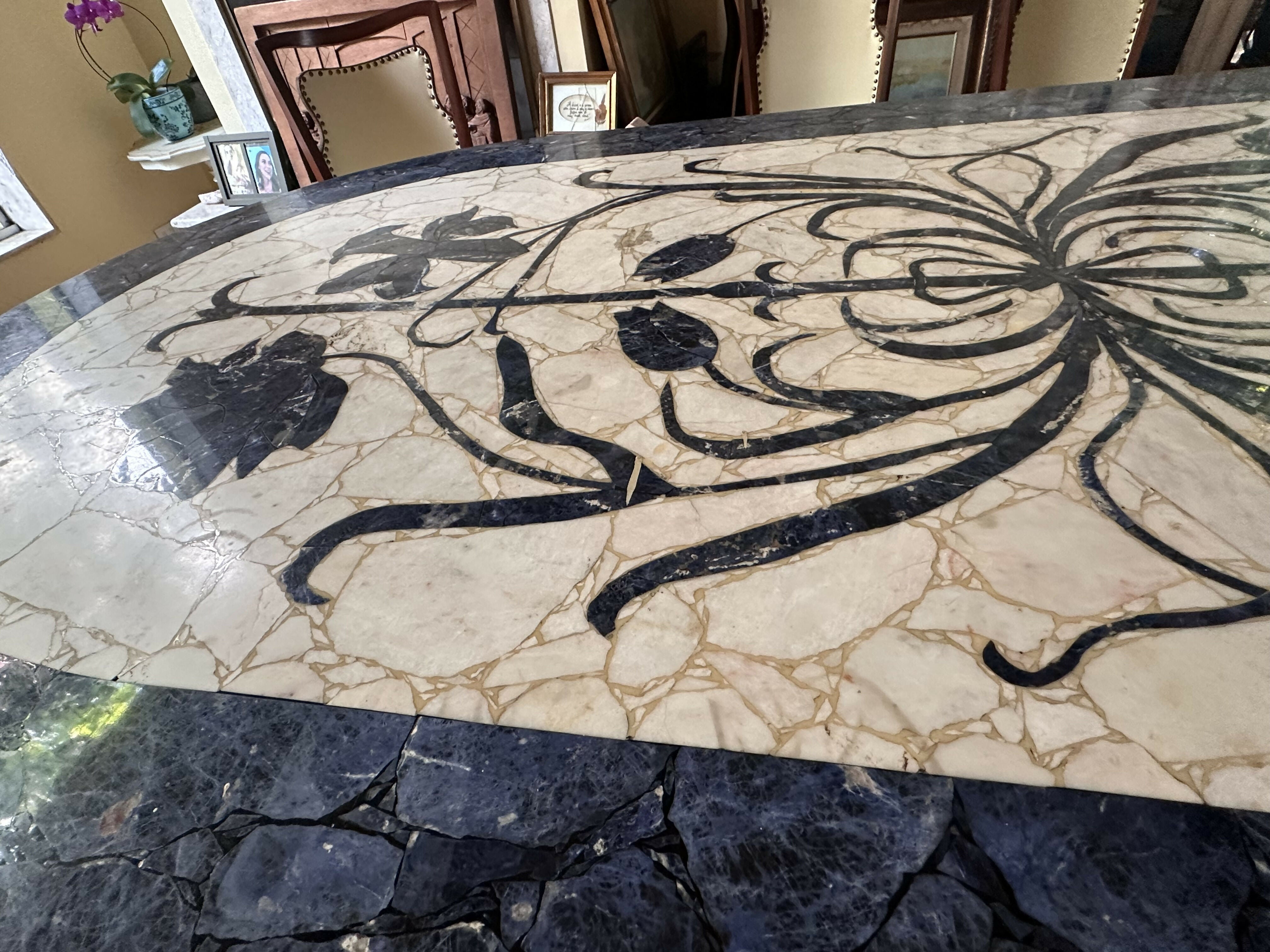 Rara e Maravilhosa Mesa de Jantar em Mármore com desenhos