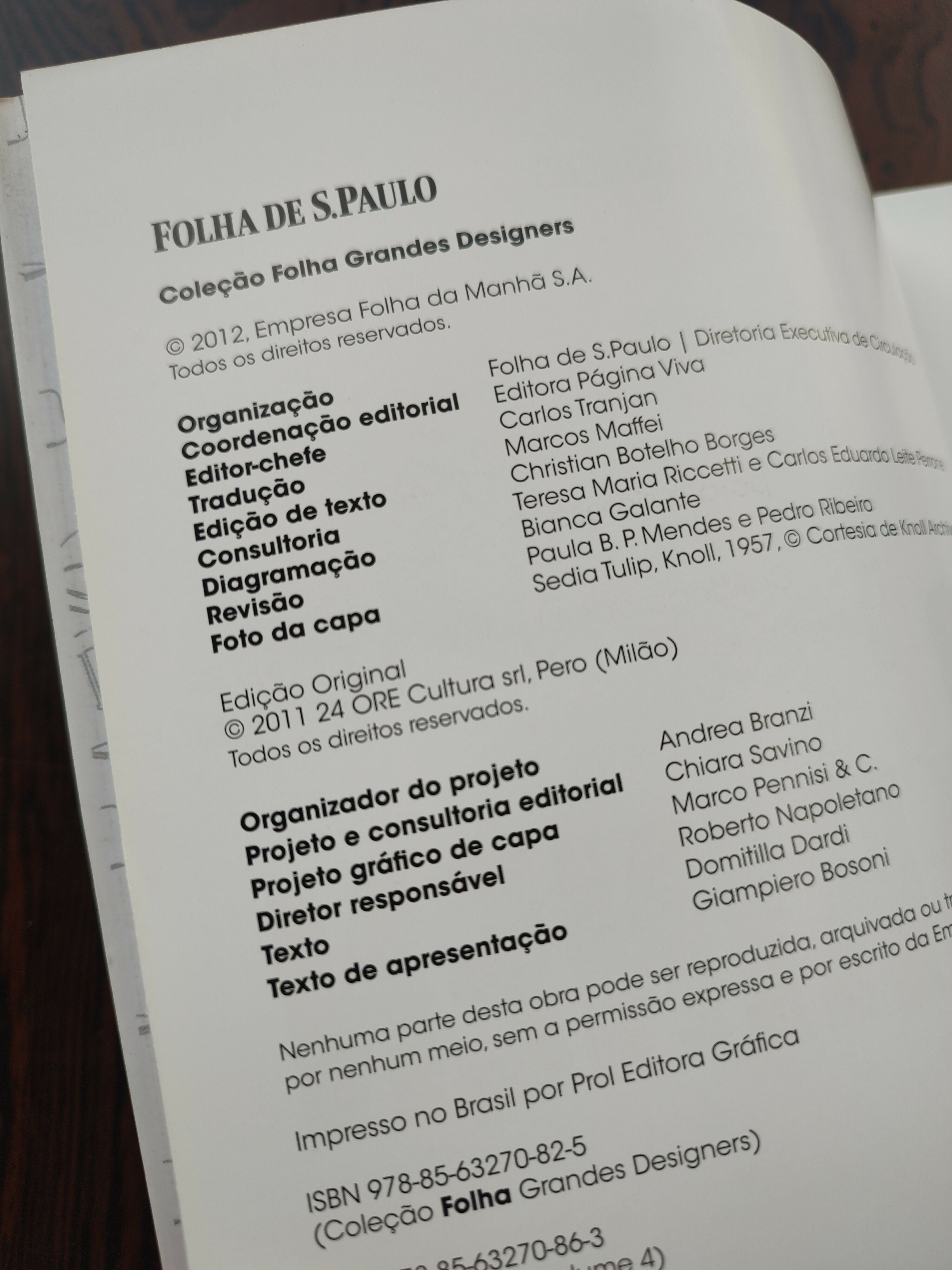 Livro &quot;Eero Saarinen - Coleção Folha Grandes Designers&quot; publicado em 2012