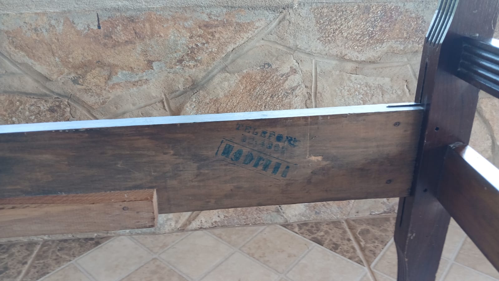 Cama de solteiro de madeira maciça anos 60 (valor unitário) 
