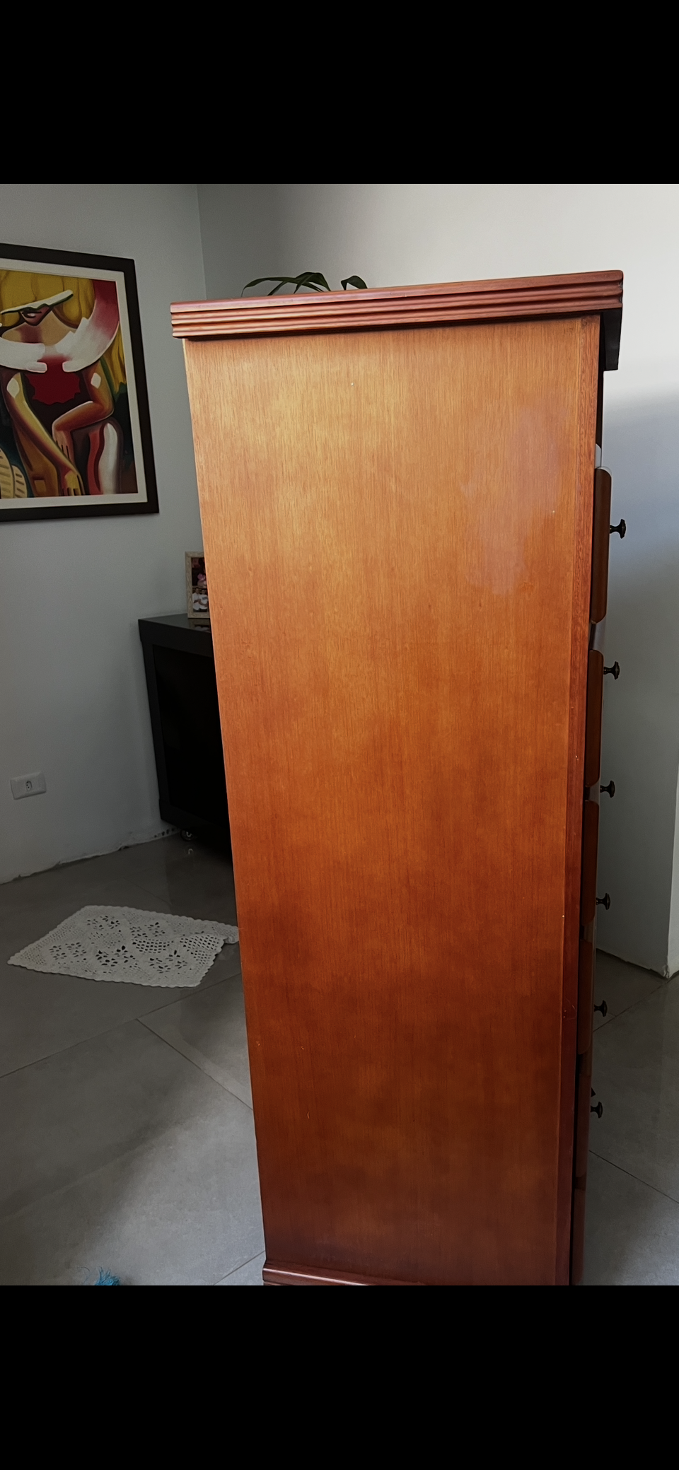 Lindo gaveteiro em mogno maciço com 6 gavetas 