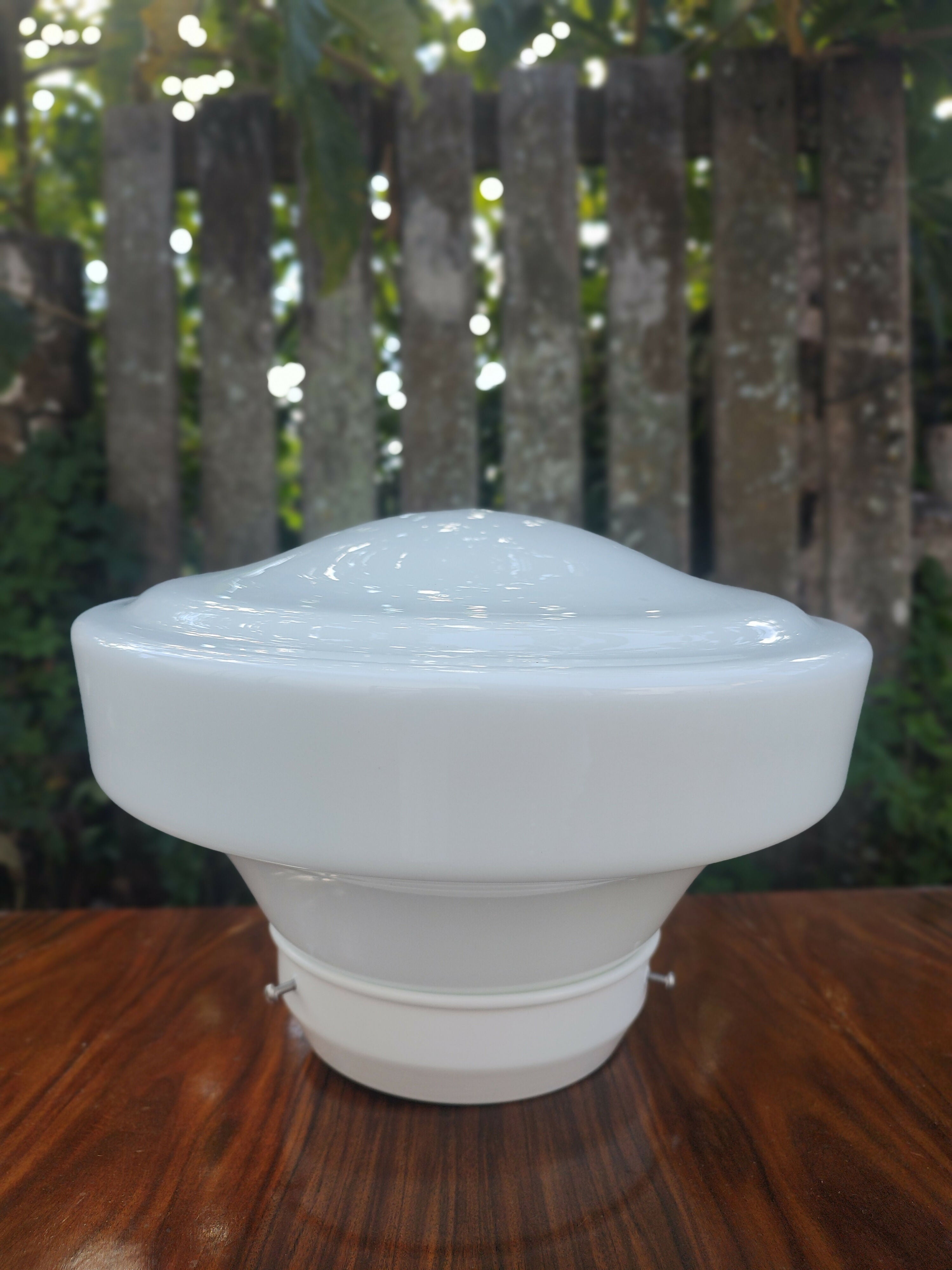 Antiga Cúpula / Lustre / Luminária Bojuda grande em vidro leitoso liso com plafon novo